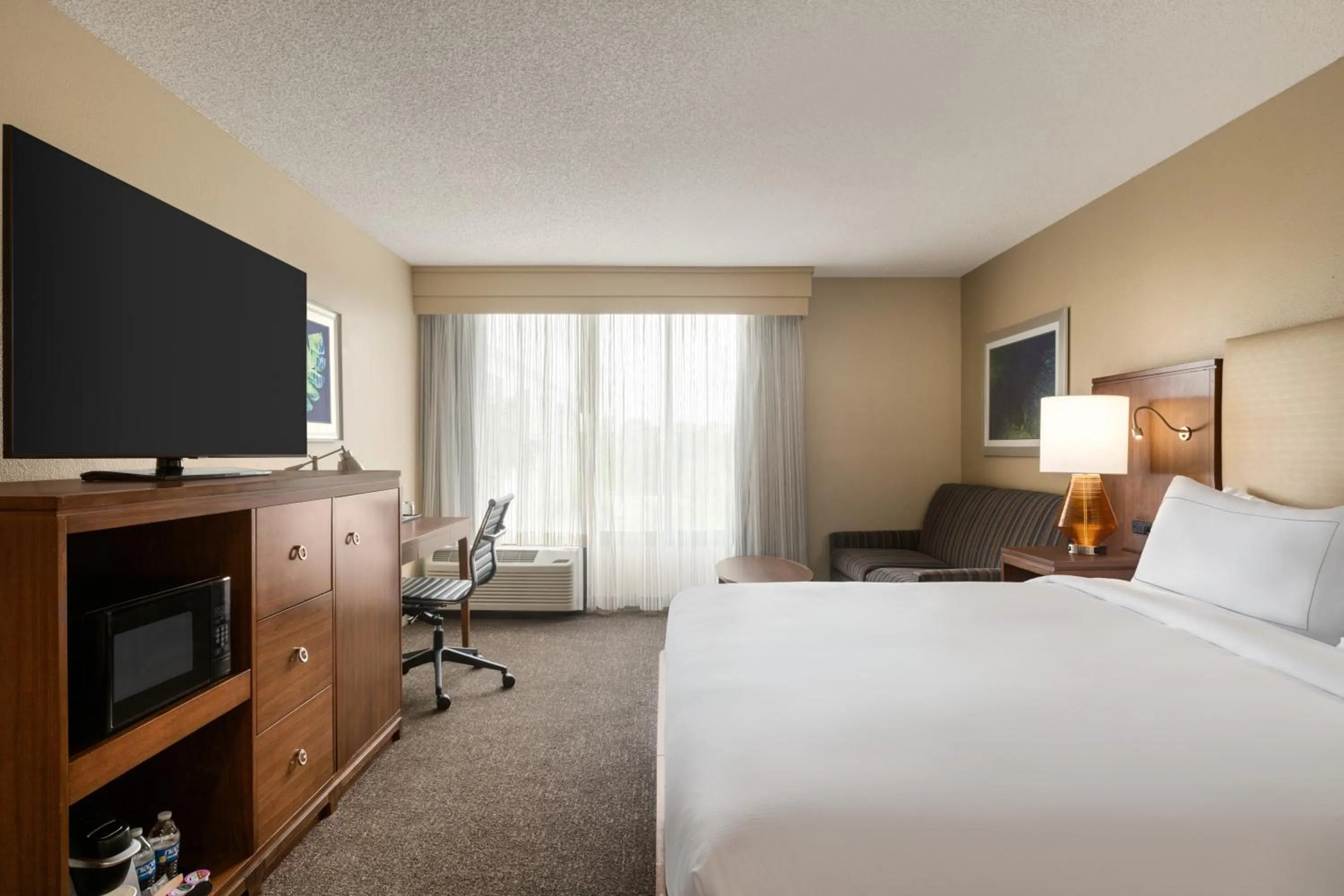 Bedroom, Bed in Crowne Plaza Hotel Fort Myers at Bell Tower Shops, an IHG Hotel