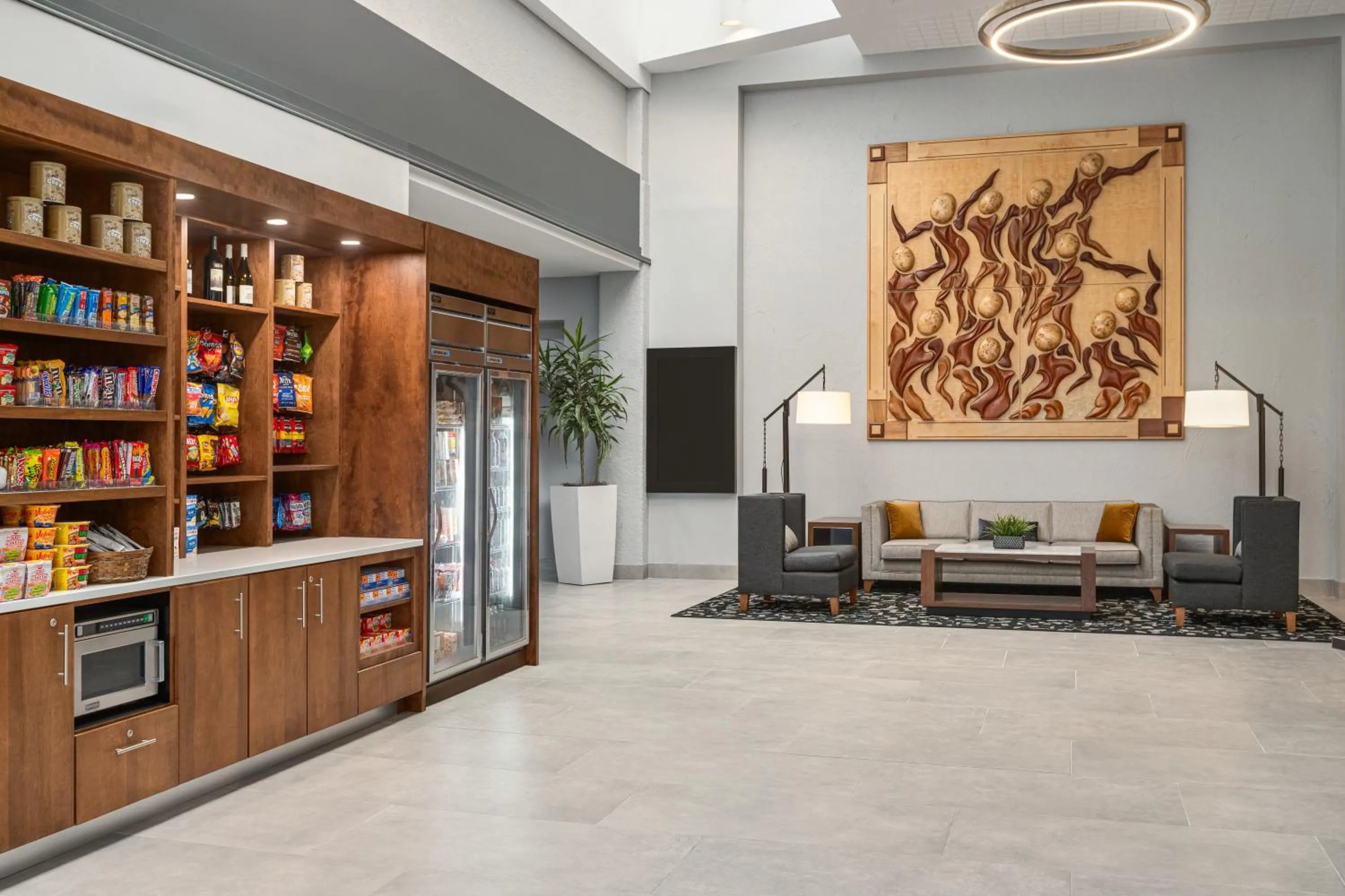 Food and drinks in Crowne Plaza Hotel Fort Myers at Bell Tower Shops, an IHG Hotel