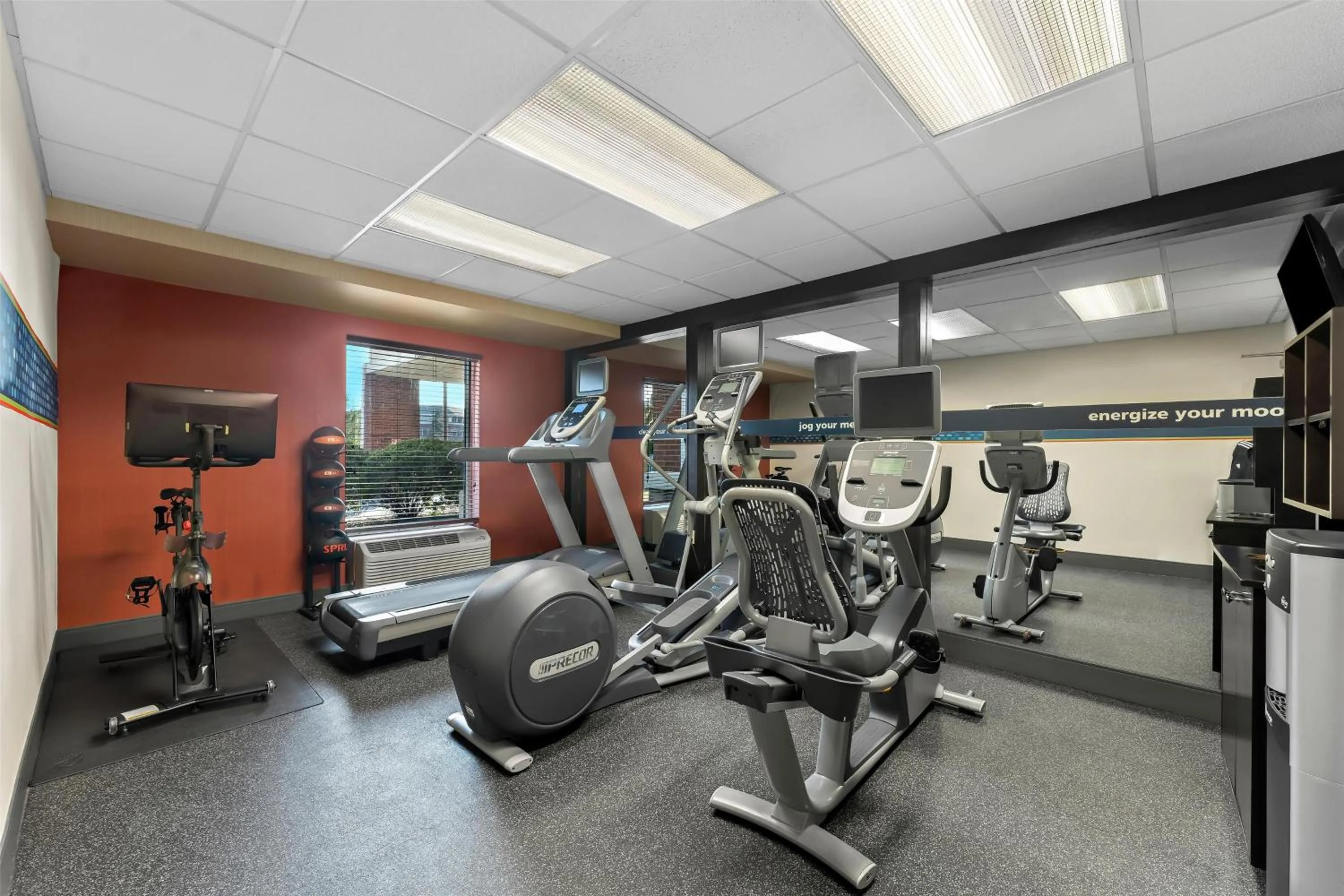 Fitness centre/facilities in Hampton Inn & Suites Newtown