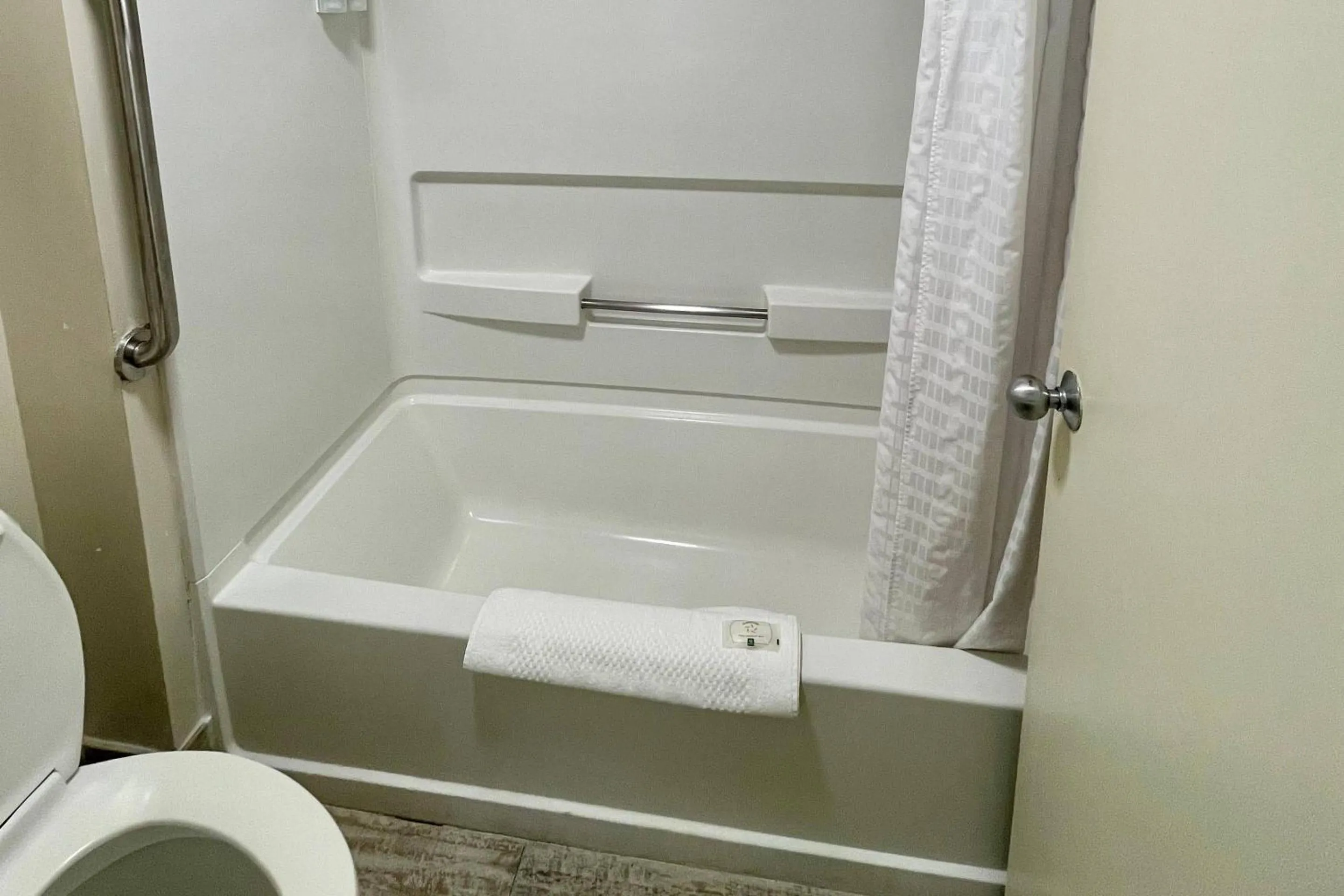 Bedroom in Quality Inn & Suites Clemmons I-40