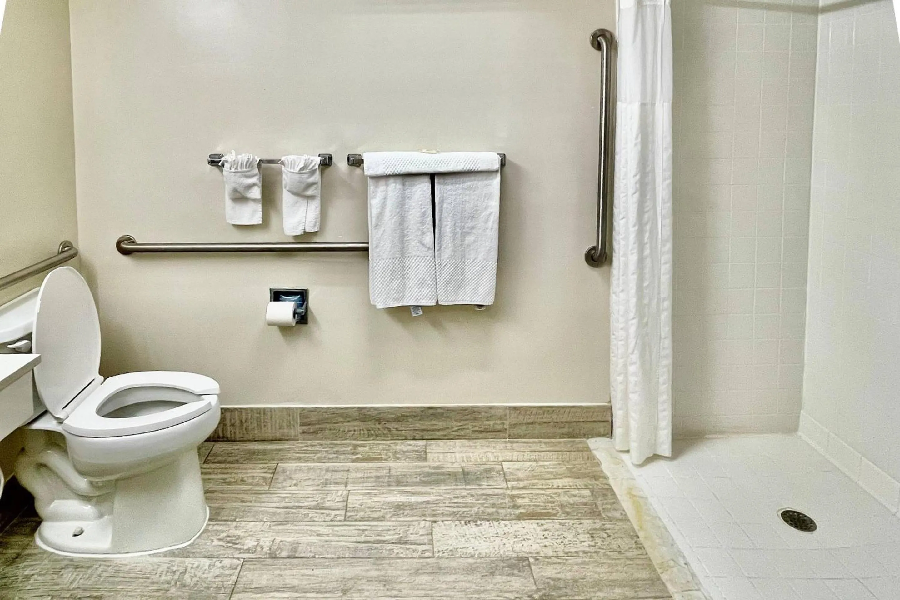 Bedroom in Quality Inn & Suites Clemmons I-40