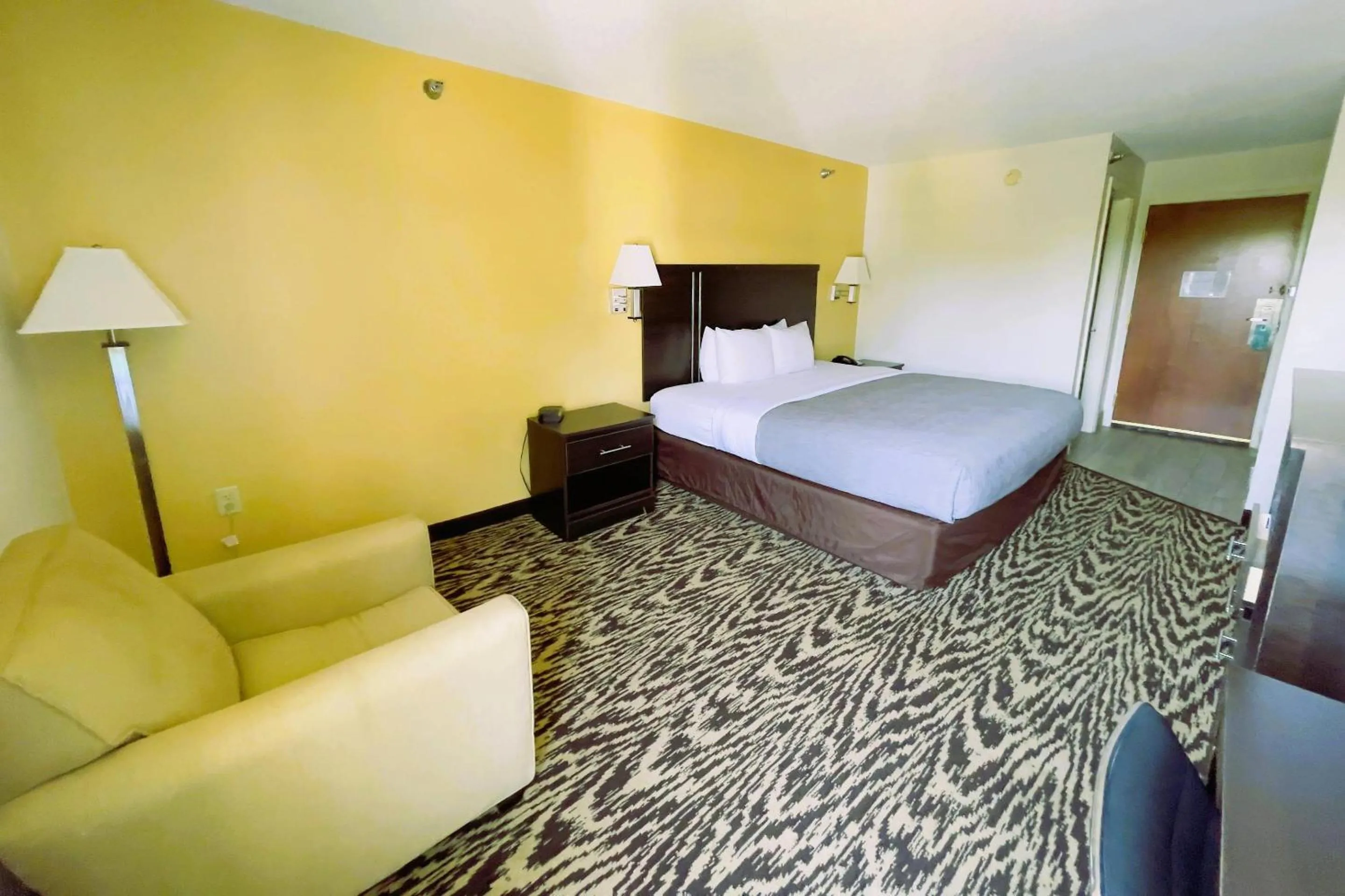 Bedroom, Bed in Quality Inn & Suites Clemmons I-40