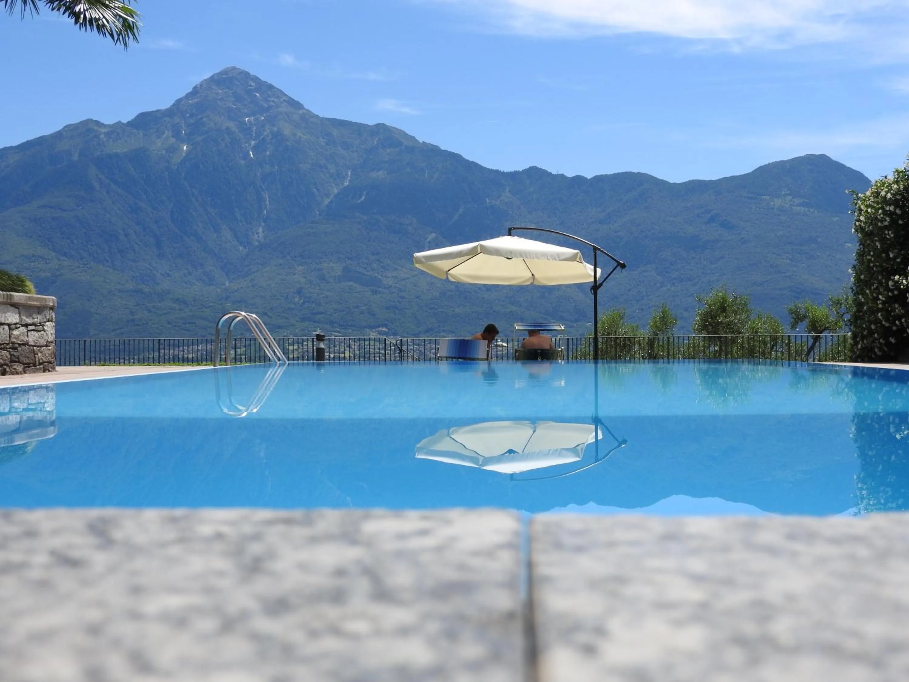 Garden view in Residence Casa Rosa