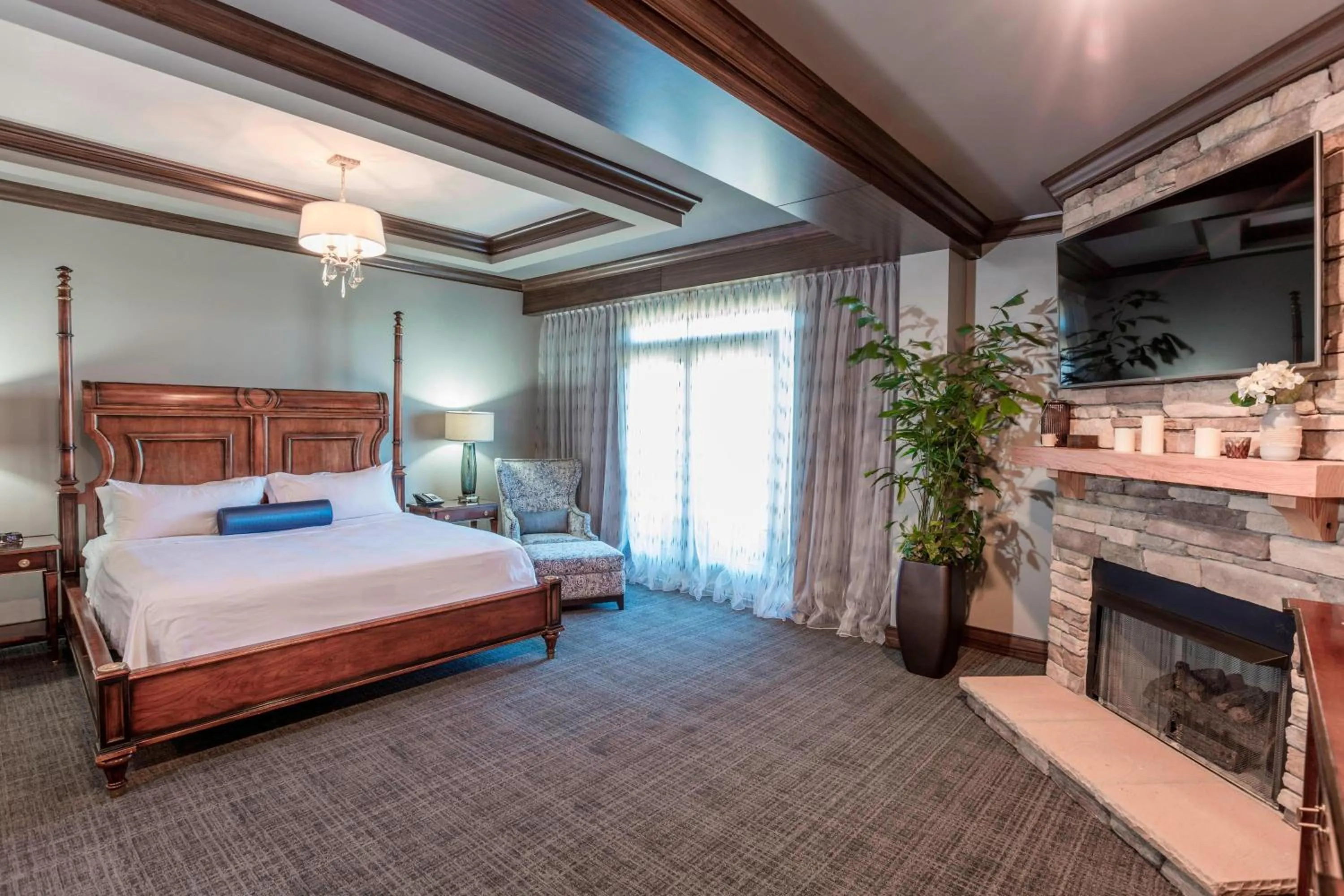 Photo of the whole room, Bed in Auburn Marriott Opelika Resort & Spa at Grand National