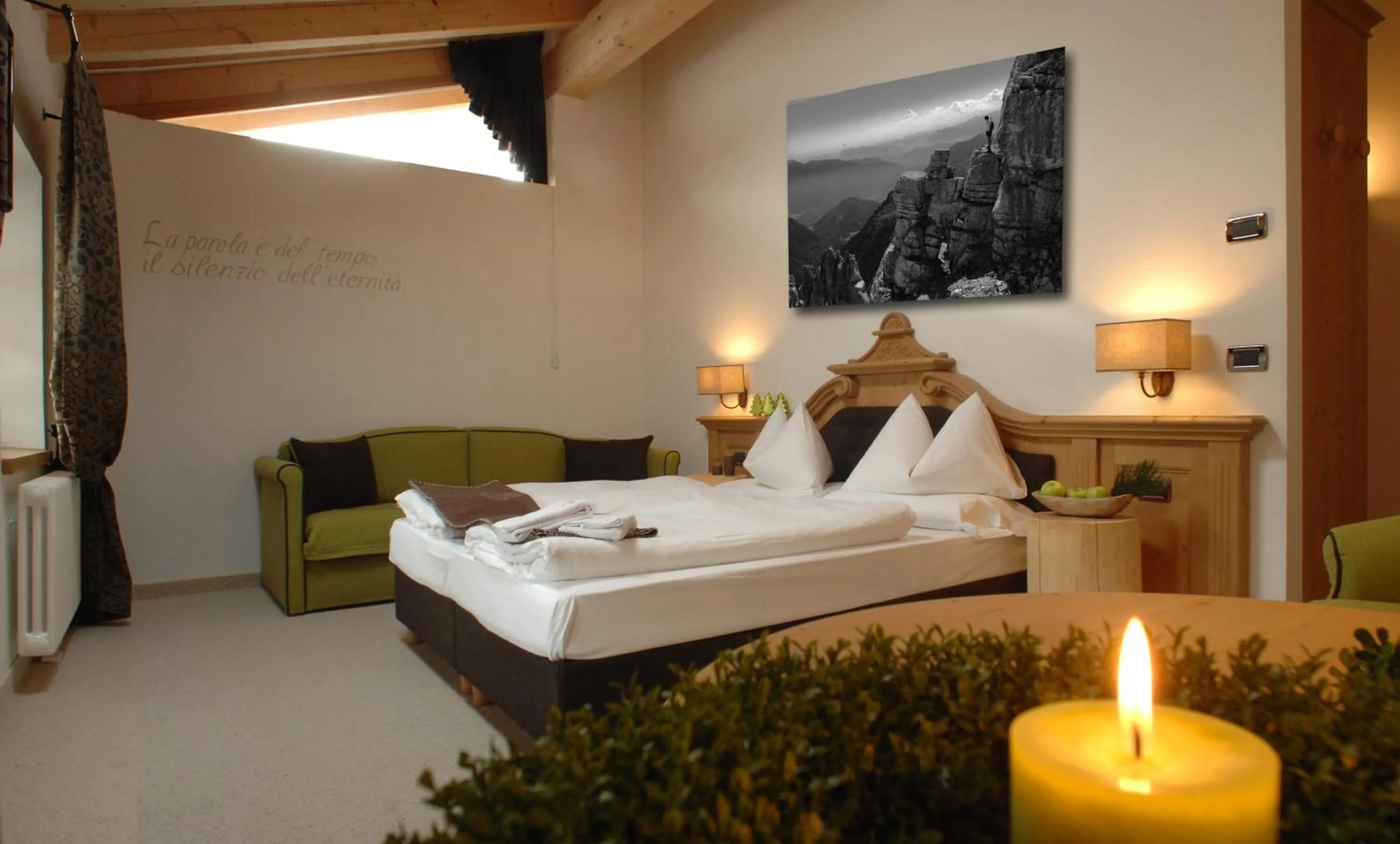 Photo of the whole room, Bed in Romantic Hotel Excelsior