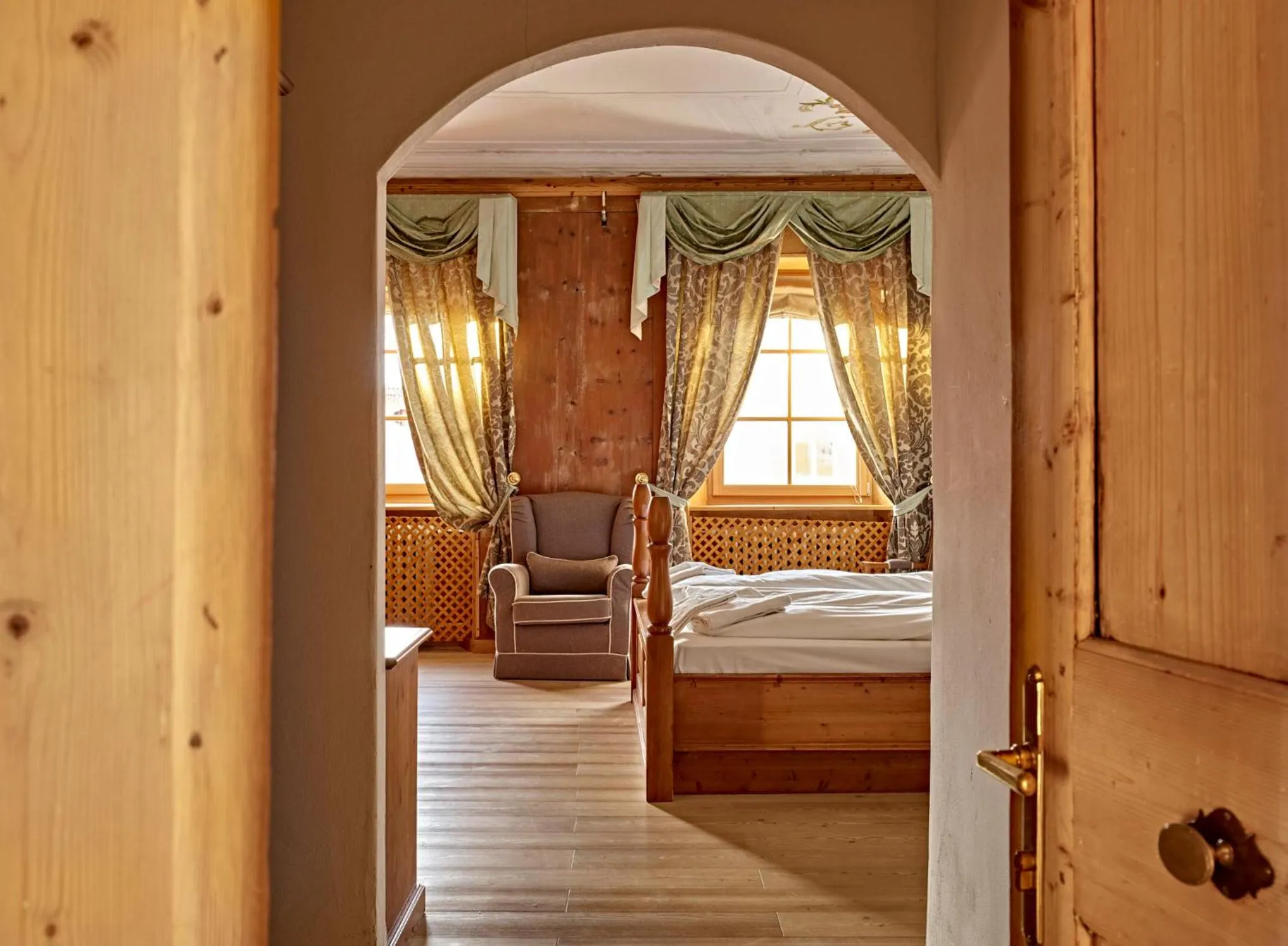 Photo of the whole room, Bed in Romantic Hotel Excelsior