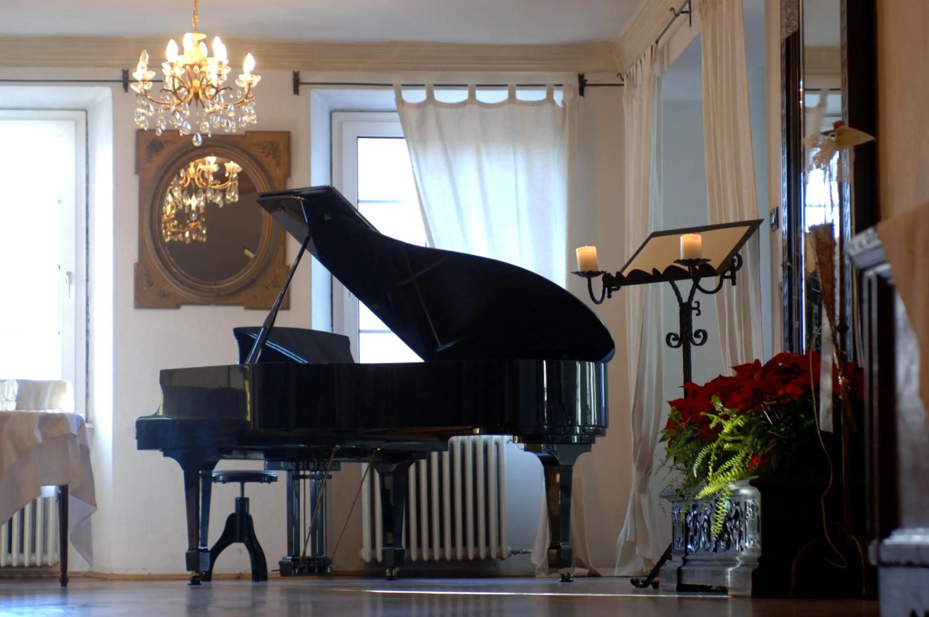 Communal lounge/ TV room in Romantic Hotel Excelsior