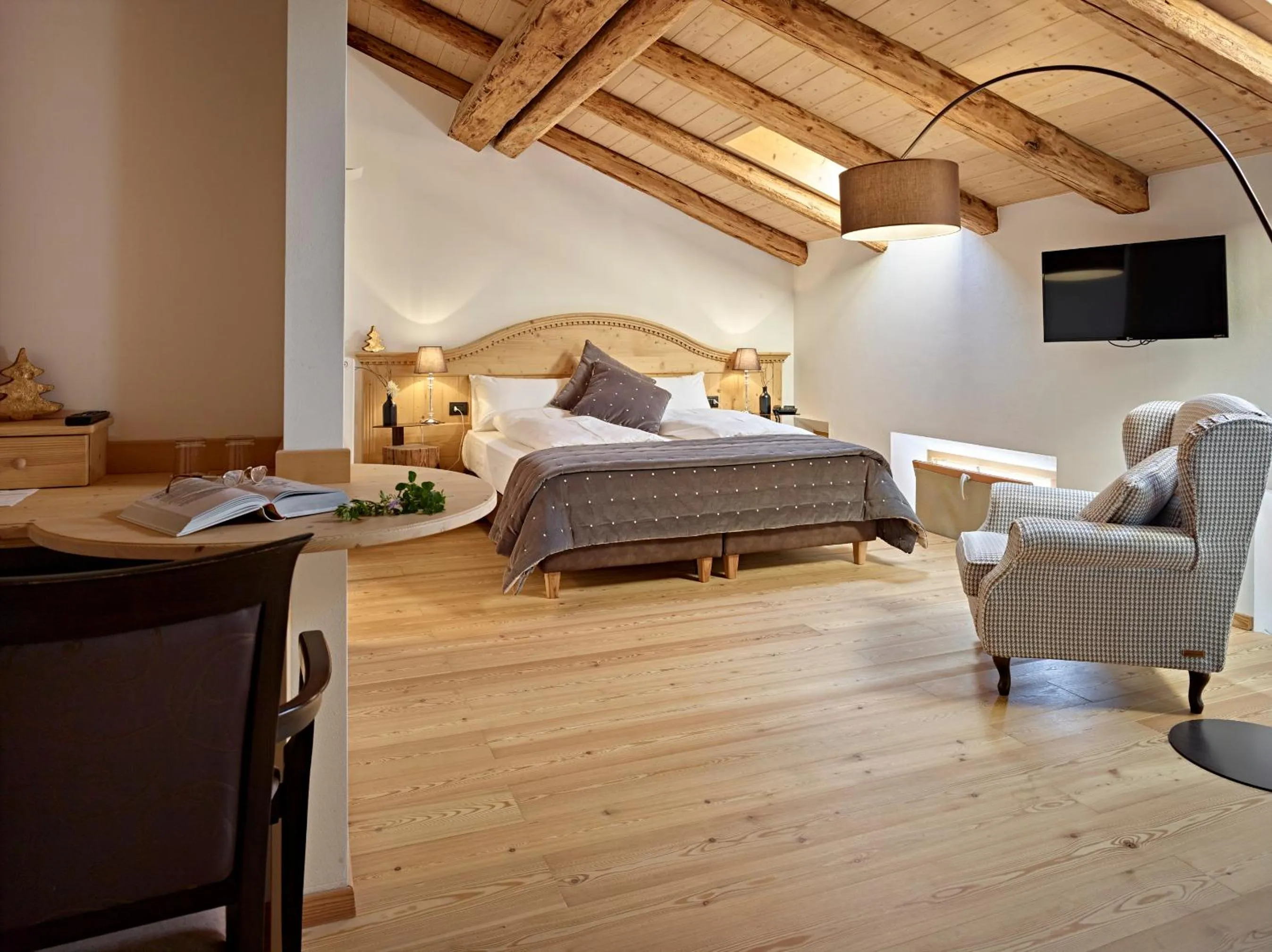 Photo of the whole room, Bed in Romantic Hotel Excelsior