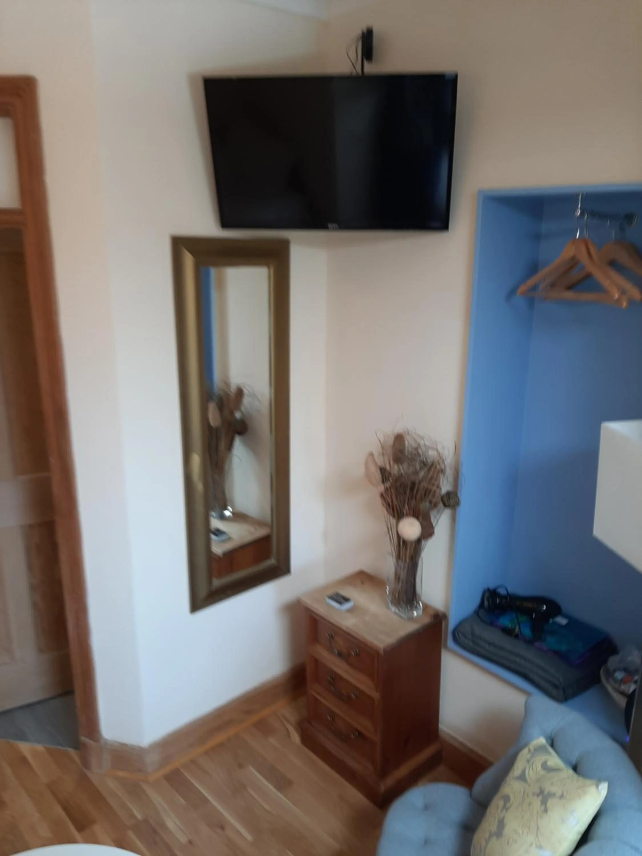 TV and multimedia in Another Room