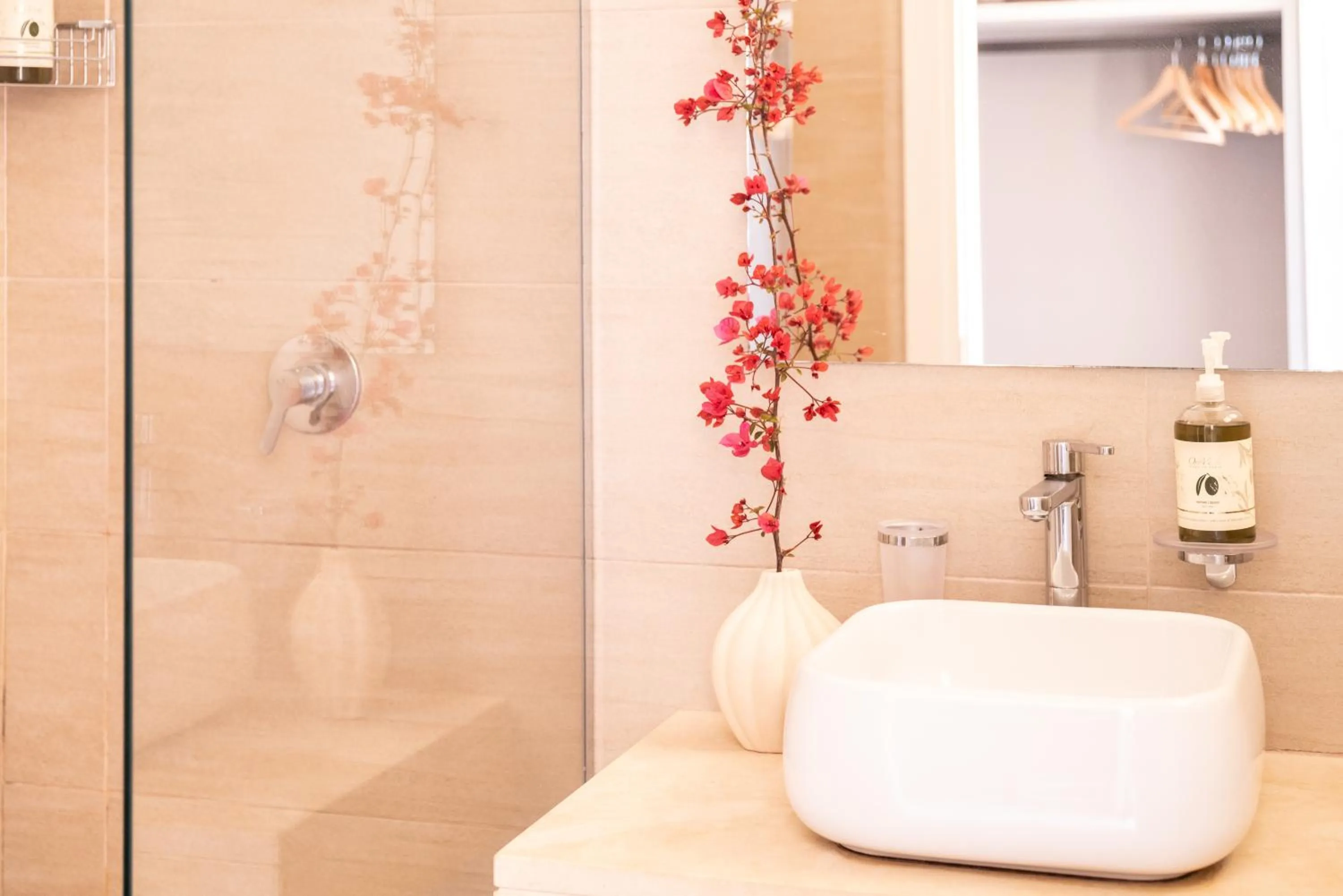 Bathroom in Luna Minoica Suites and Apartments