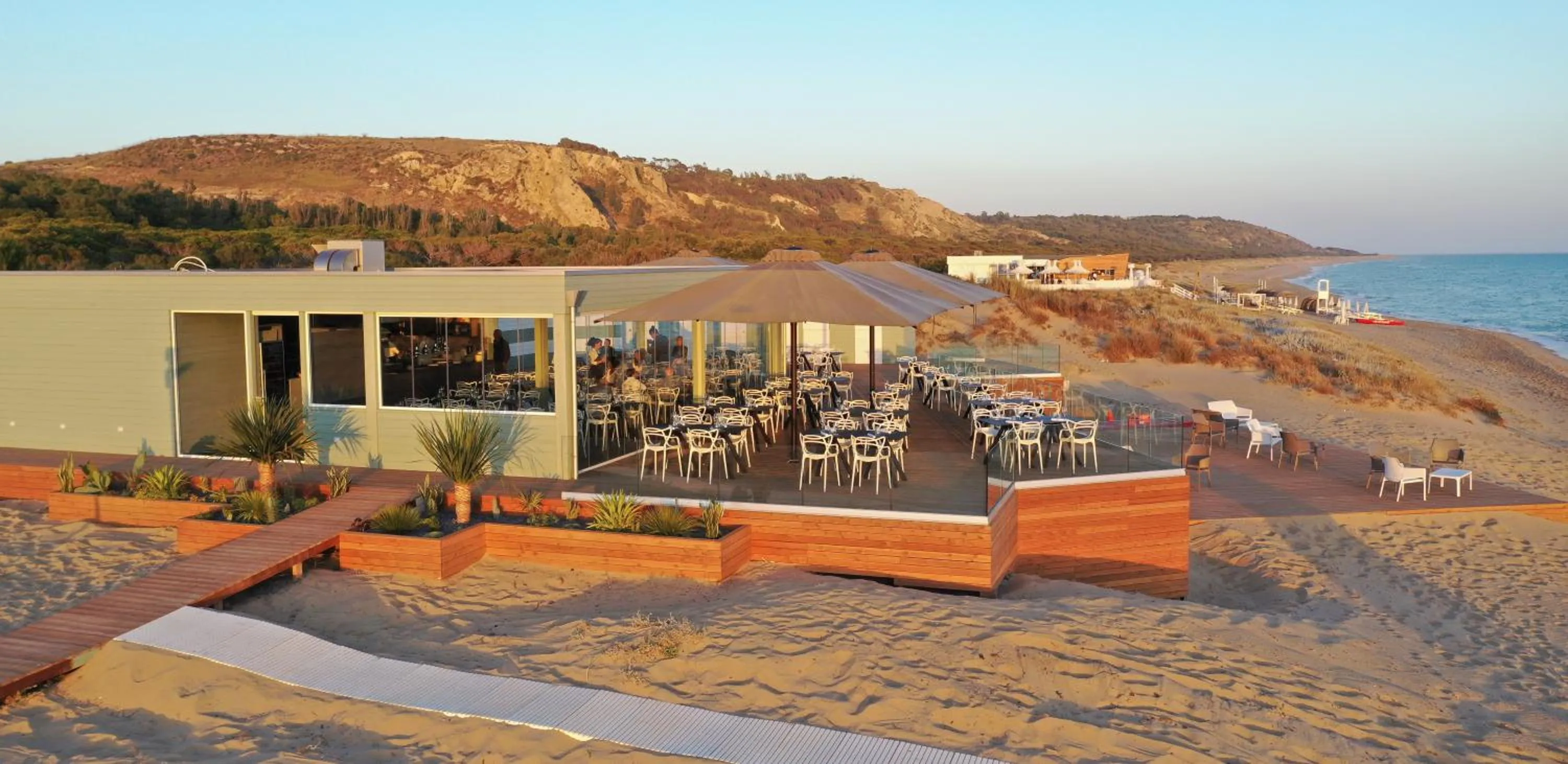 Restaurant/places to eat in Luna Minoica Suites and Apartments