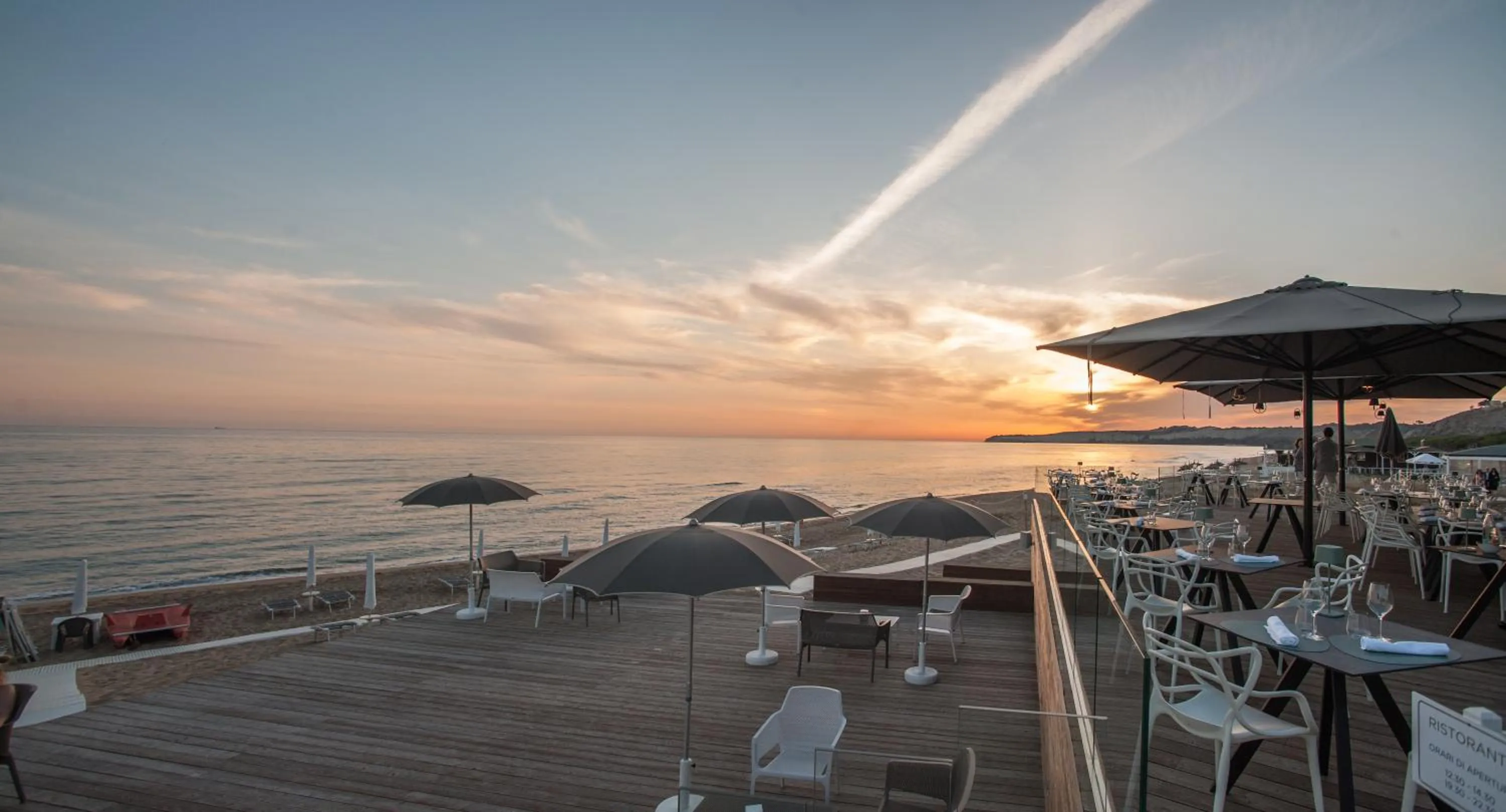 Restaurant/places to eat in Luna Minoica Suites and Apartments