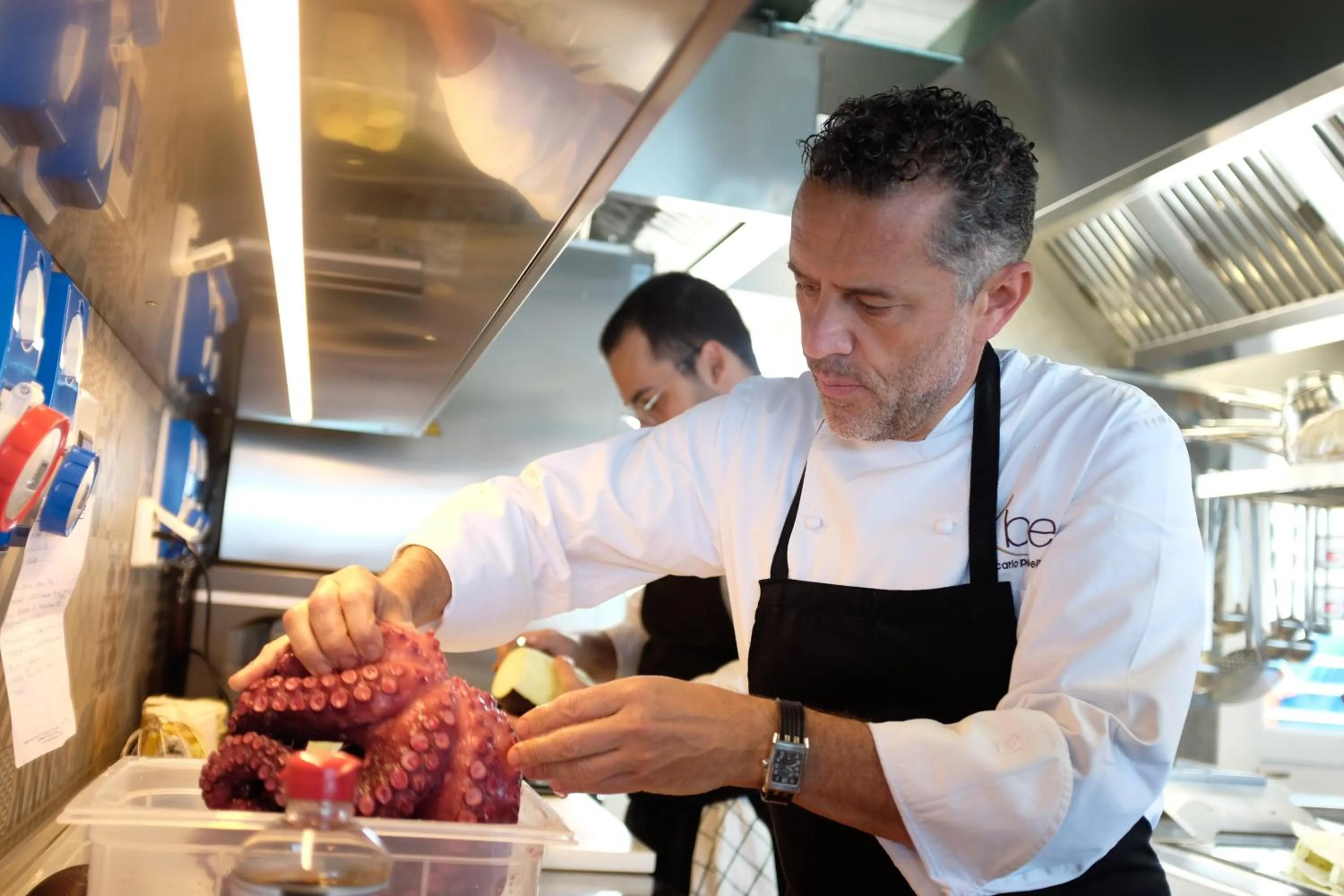 Restaurant/places to eat in Luna Minoica Suites and Apartments