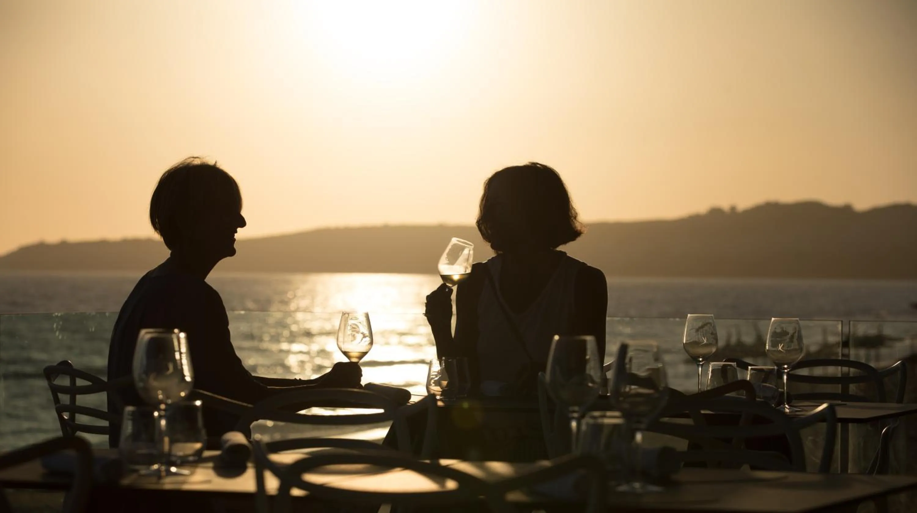 Restaurant/places to eat in Luna Minoica Suites and Apartments