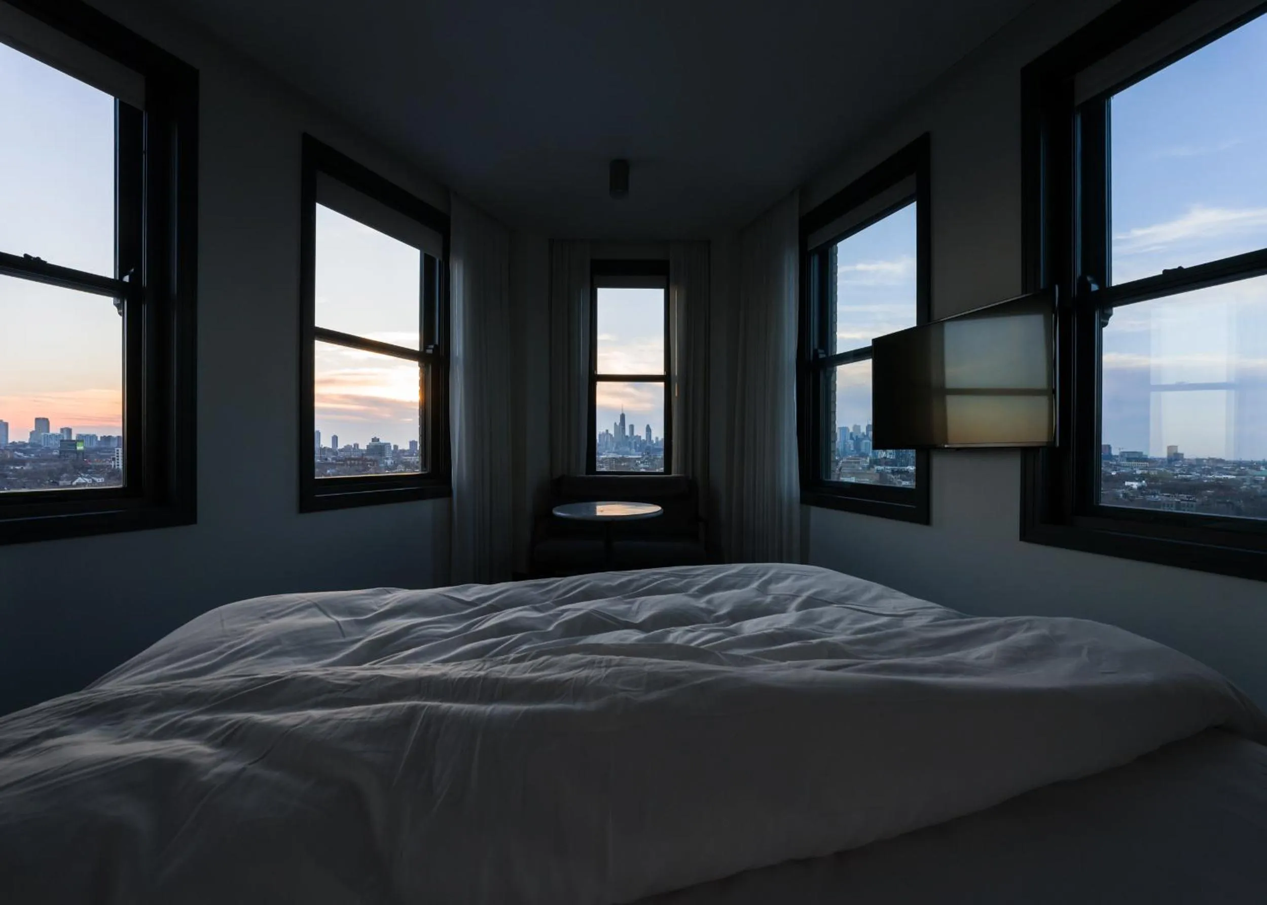 Bed in The Robey, Chicago, a Member of Design Hotels
