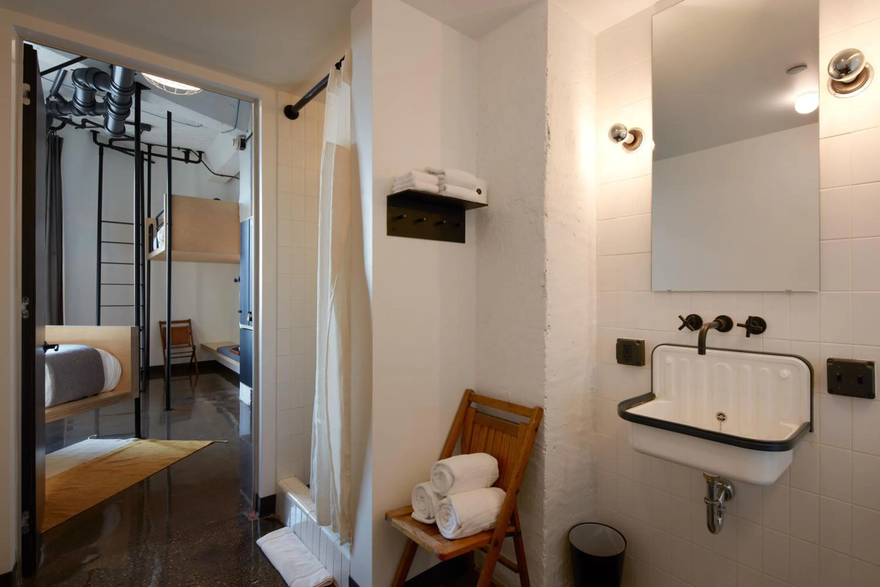 Shower in The Robey, Chicago, a Member of Design Hotels