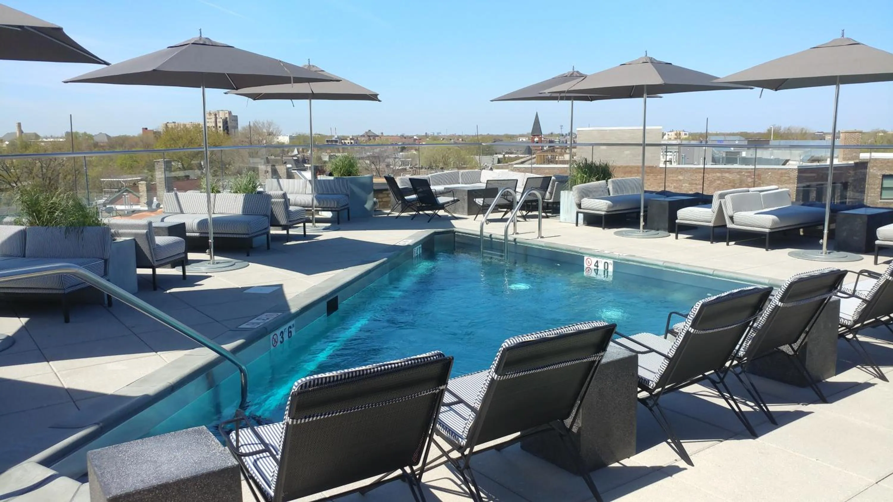 Patio in The Robey, Chicago, a Member of Design Hotels