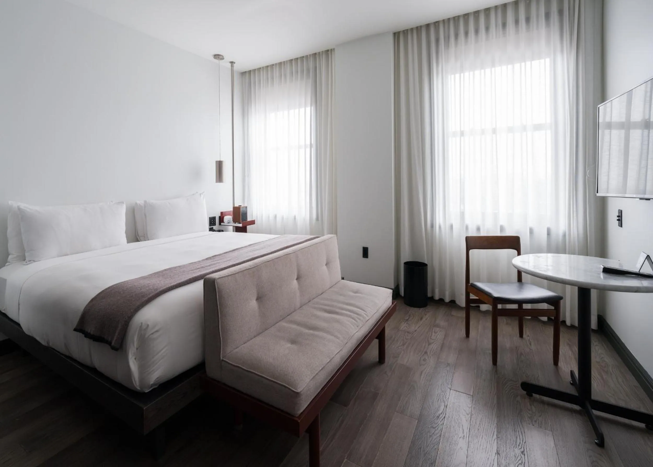 Bed in The Robey, Chicago, a Member of Design Hotels