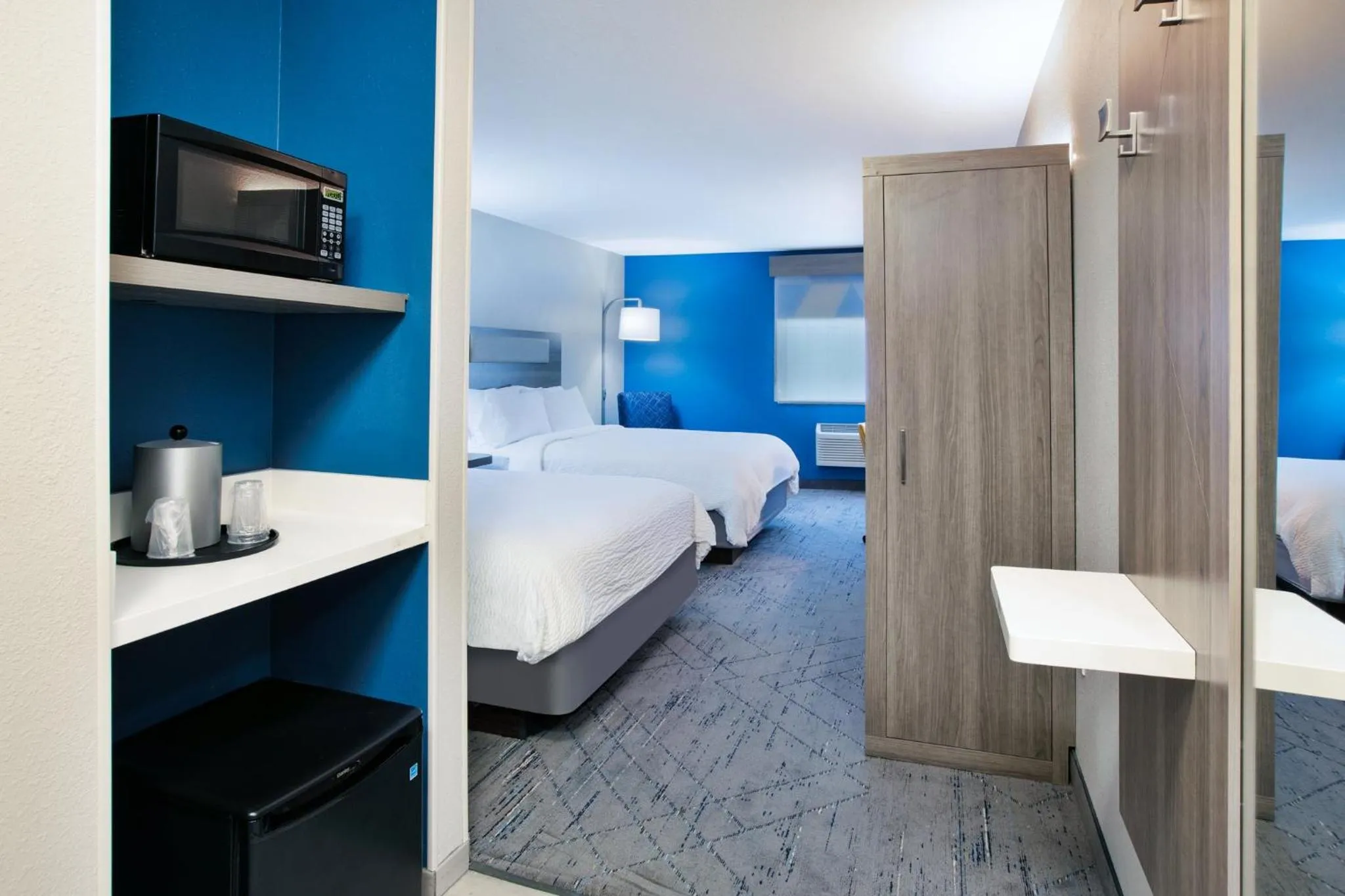 Photo of the whole room, Bed in Holiday Inn Express Hotel & Suites Wauseon by IHG