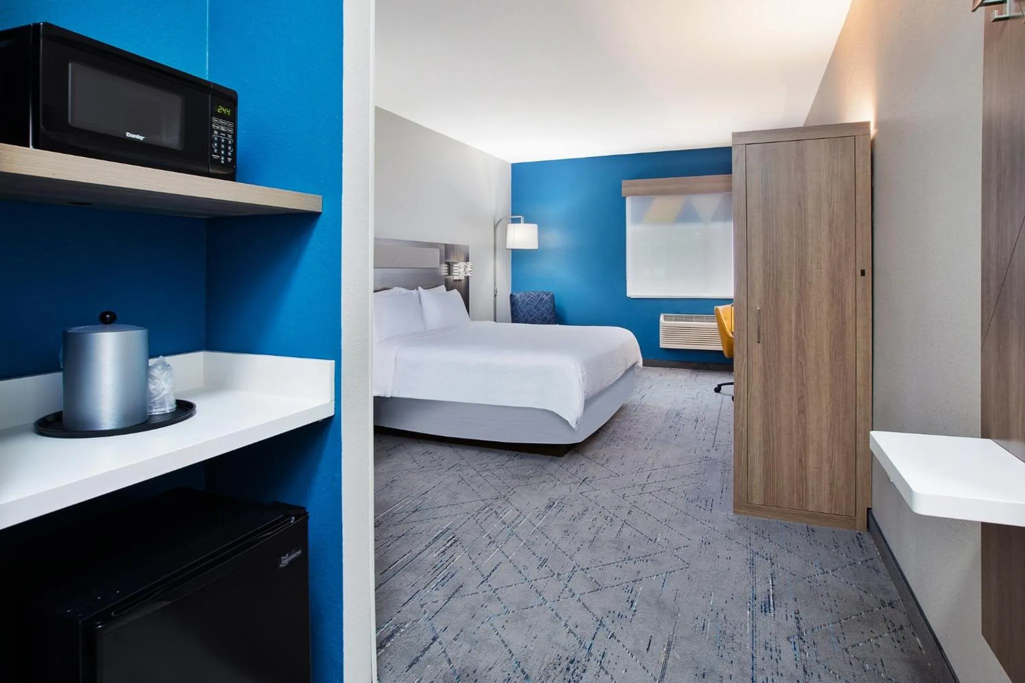 Photo of the whole room, Bed in Holiday Inn Express Hotel & Suites Wauseon by IHG