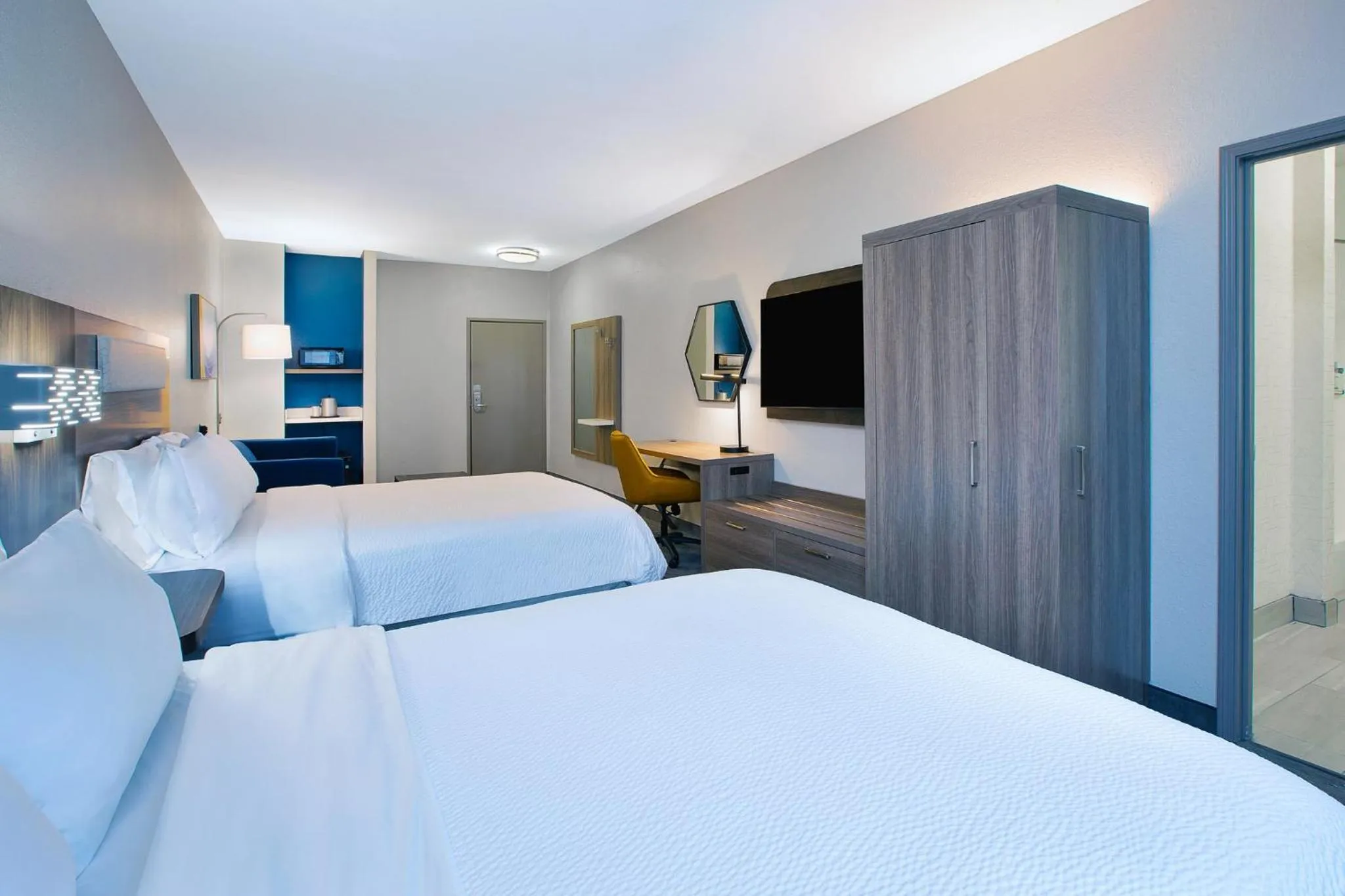 Photo of the whole room, Bed in Holiday Inn Express Hotel & Suites Wauseon by IHG