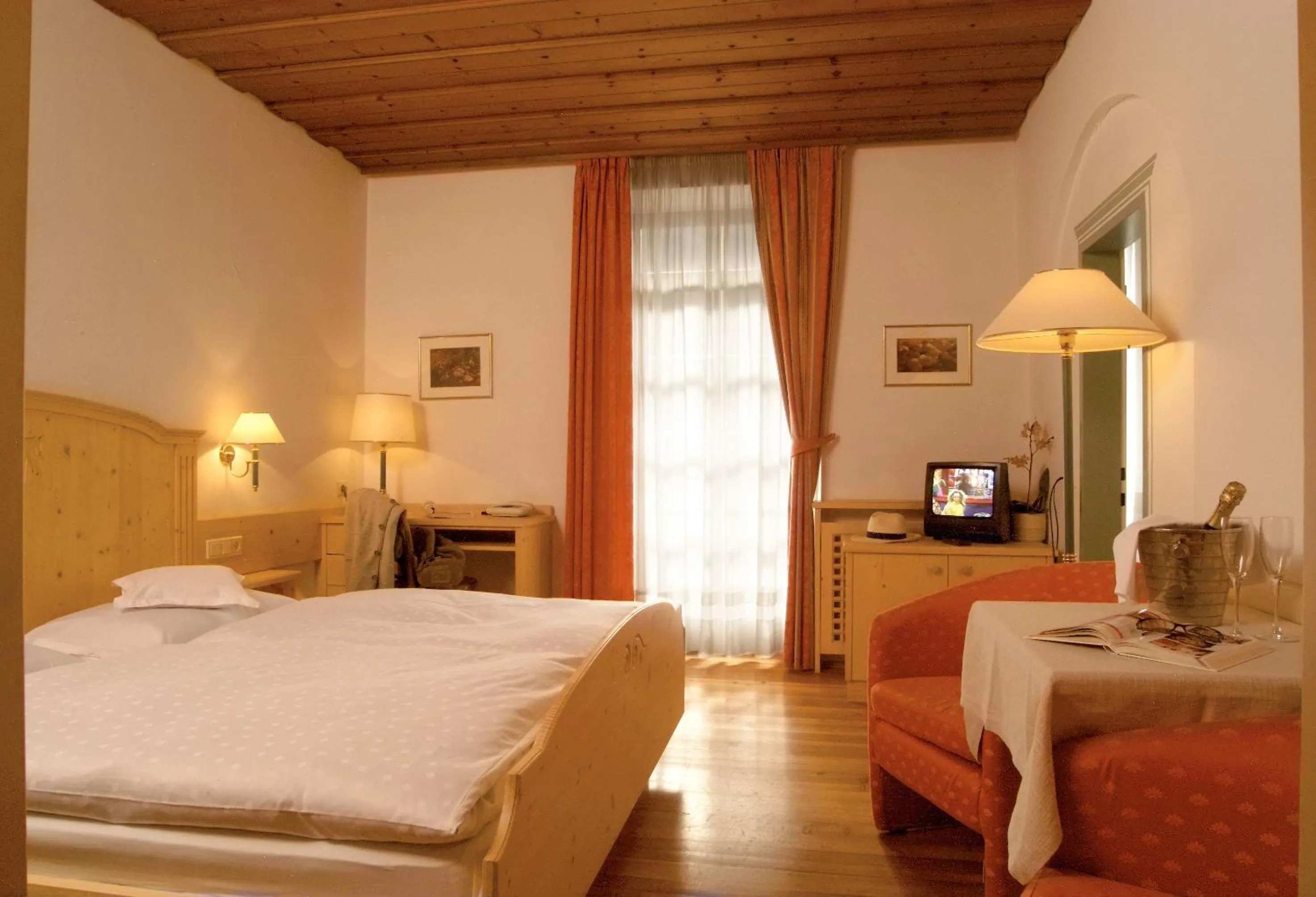 Bedroom, Bed in Romantik Hotel Post