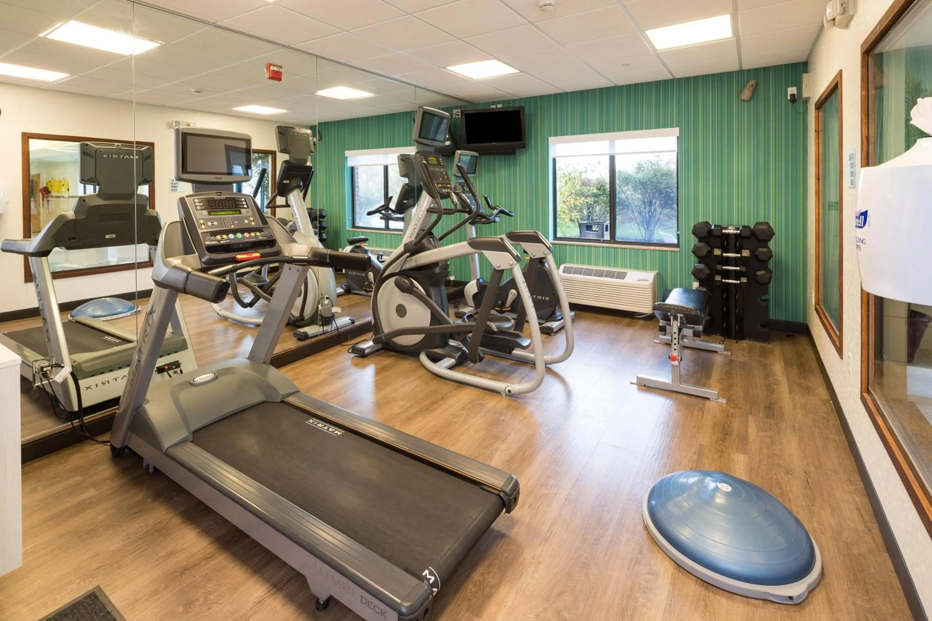 Spa and wellness centre/facilities in Holiday Inn Express Hotel & Suites Grand Blanc by IHG