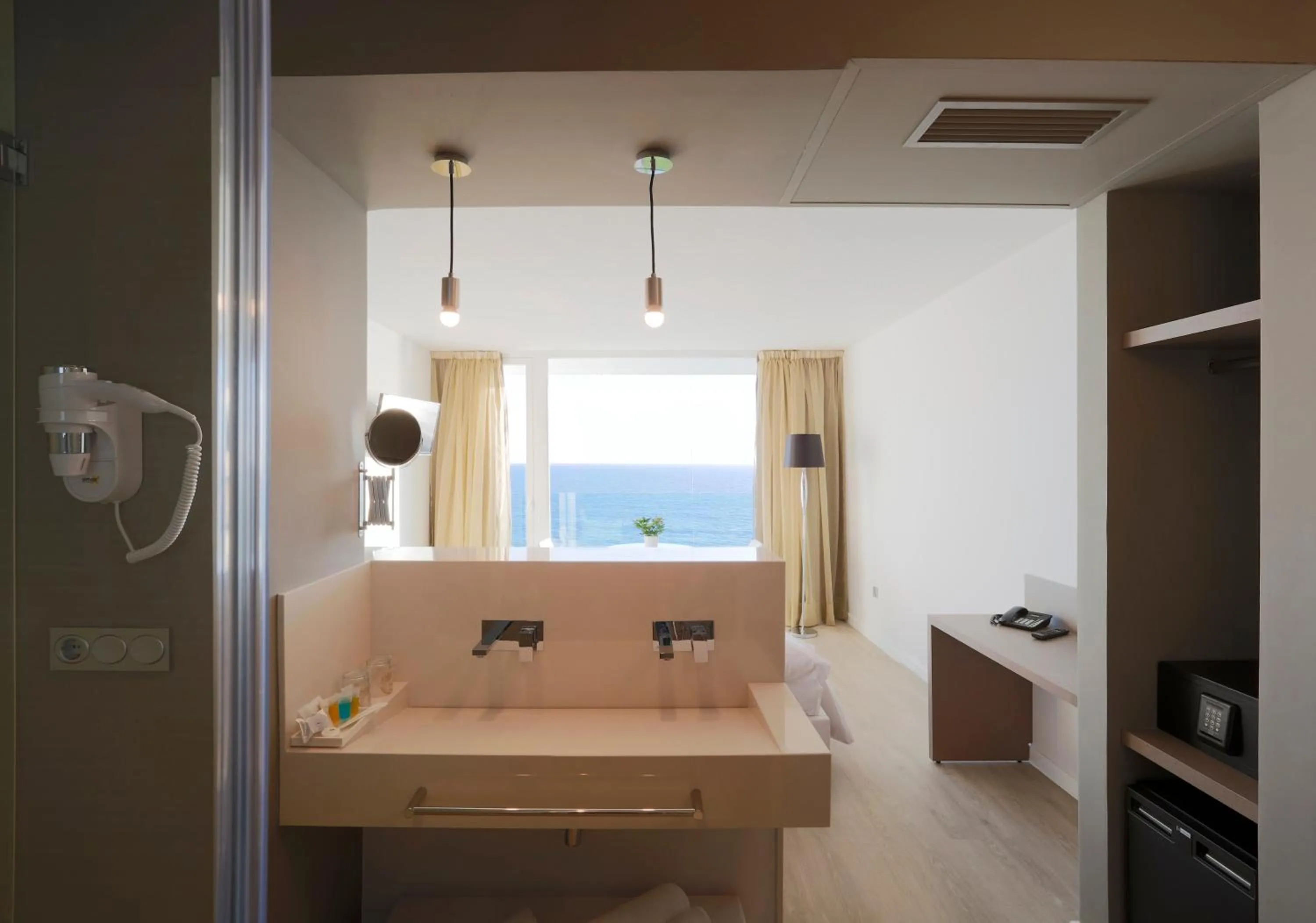 Photo of the whole room, Bed in Hotel Flamero