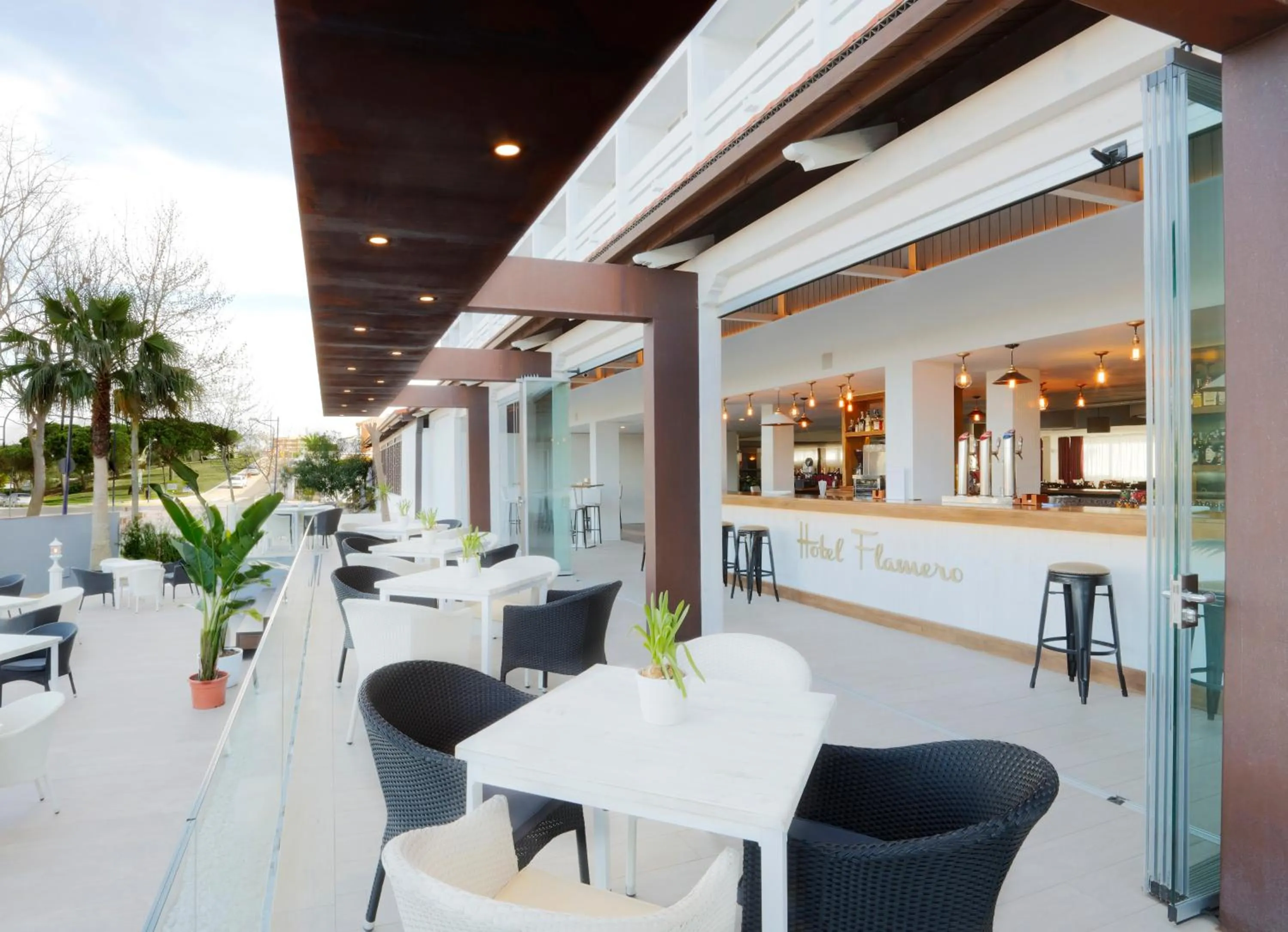 Restaurant/places to eat in Hotel Flamero