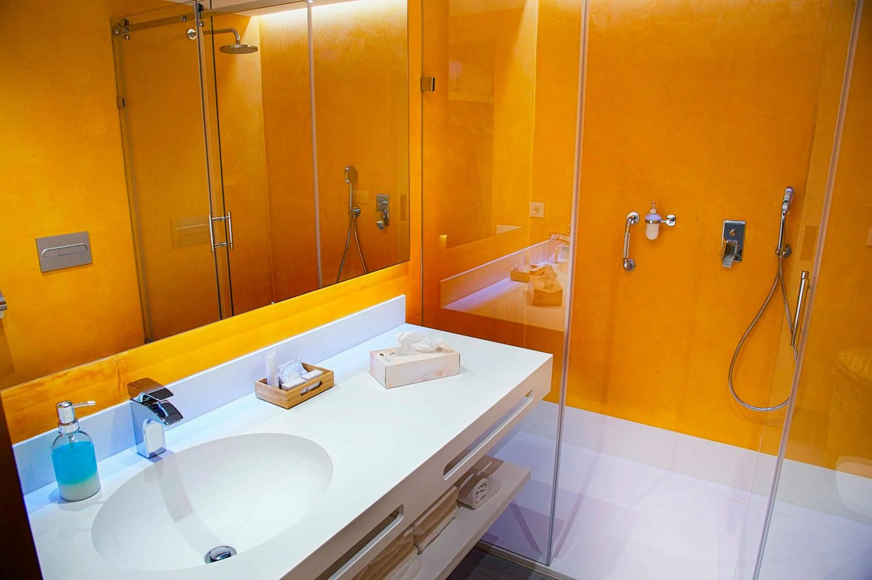 Bathroom in Overland Suites Catedral