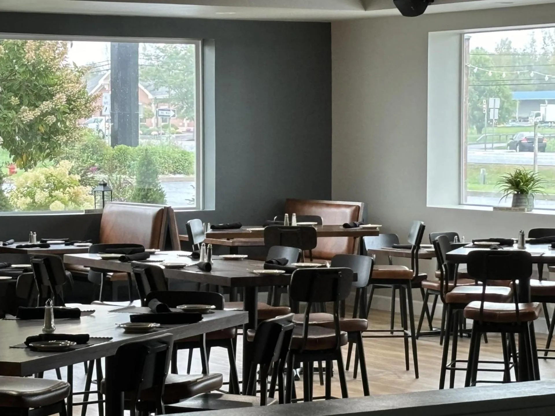 Restaurant/places to eat in The Lux Hotel & Conference Center, an Ascend Collection Hotel