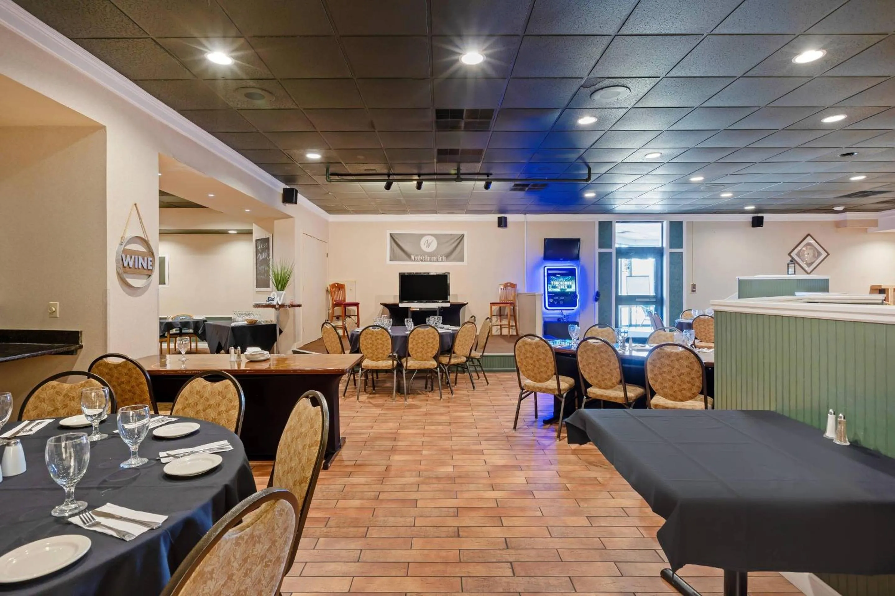 Lounge or bar in The Lux Hotel & Conference Center, an Ascend Collection Hotel