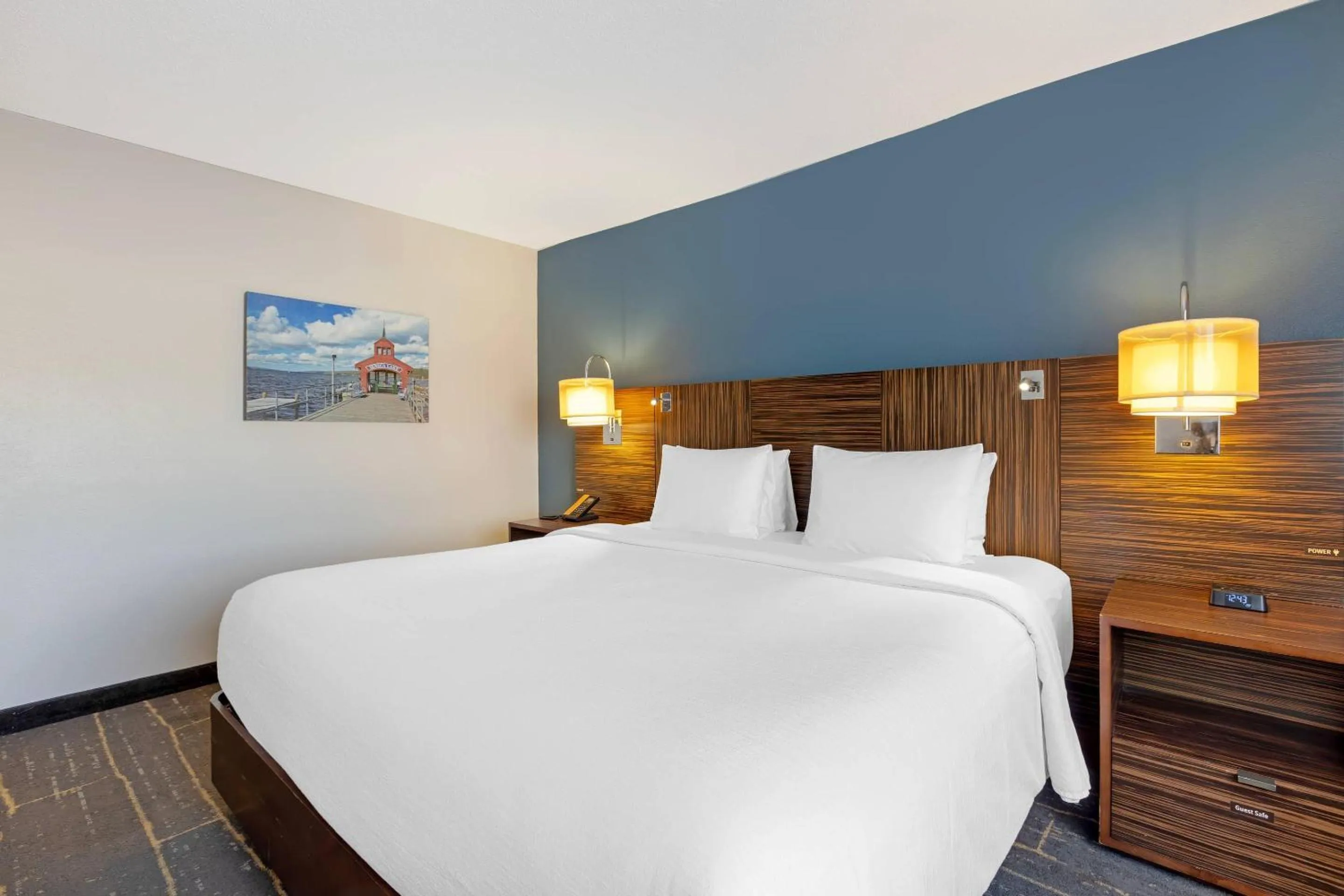 Bedroom, Bed in The Lux Hotel & Conference Center, an Ascend Collection Hotel