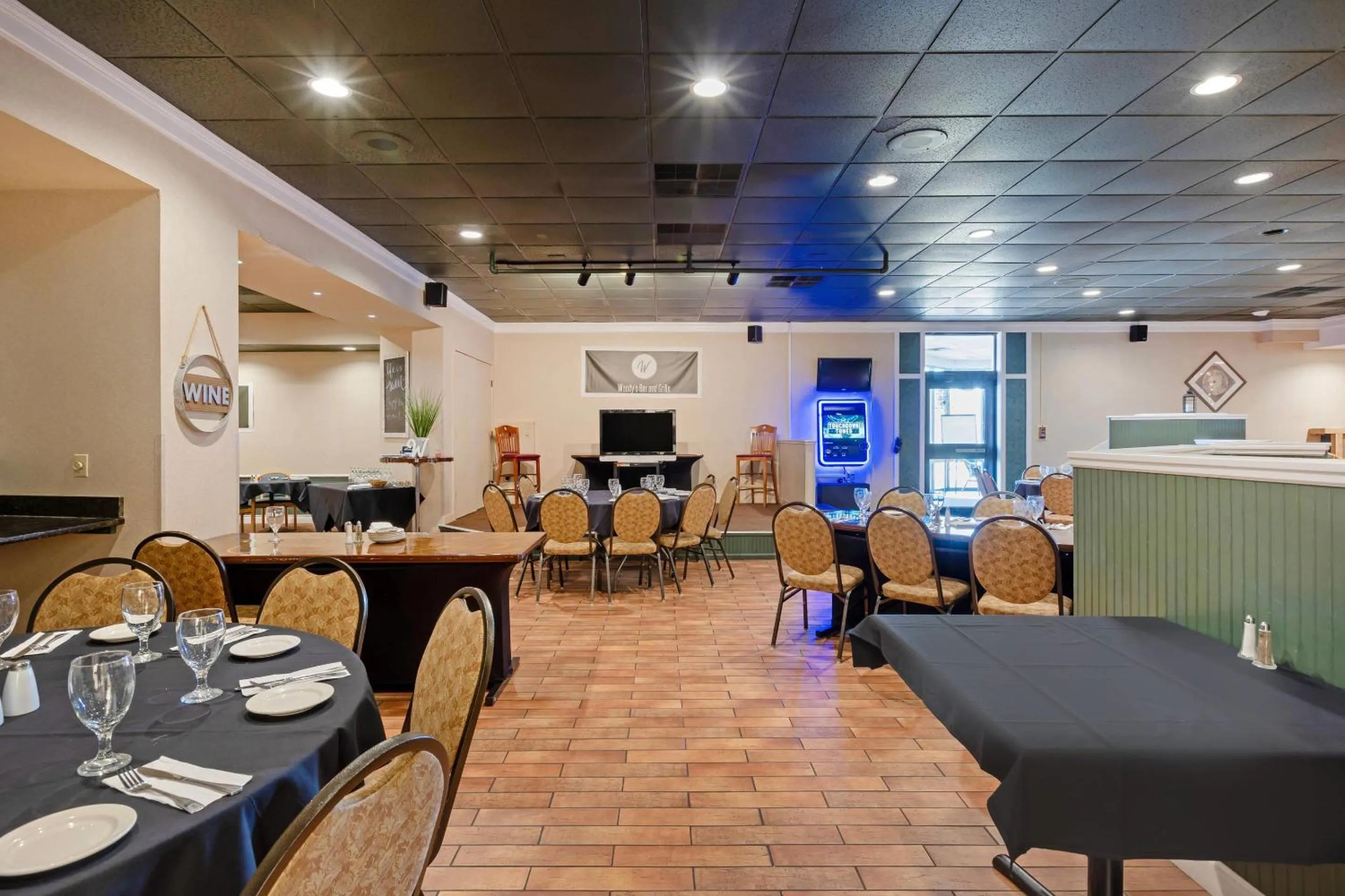 Lounge or bar in The Lux Hotel & Conference Center, an Ascend Collection Hotel