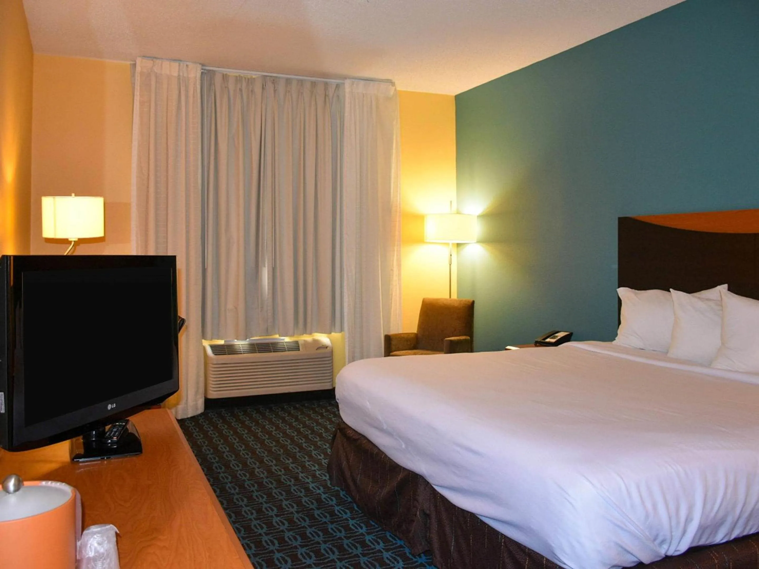 Bedroom, Bed in Comfort Inn & Suites Texas City I-45