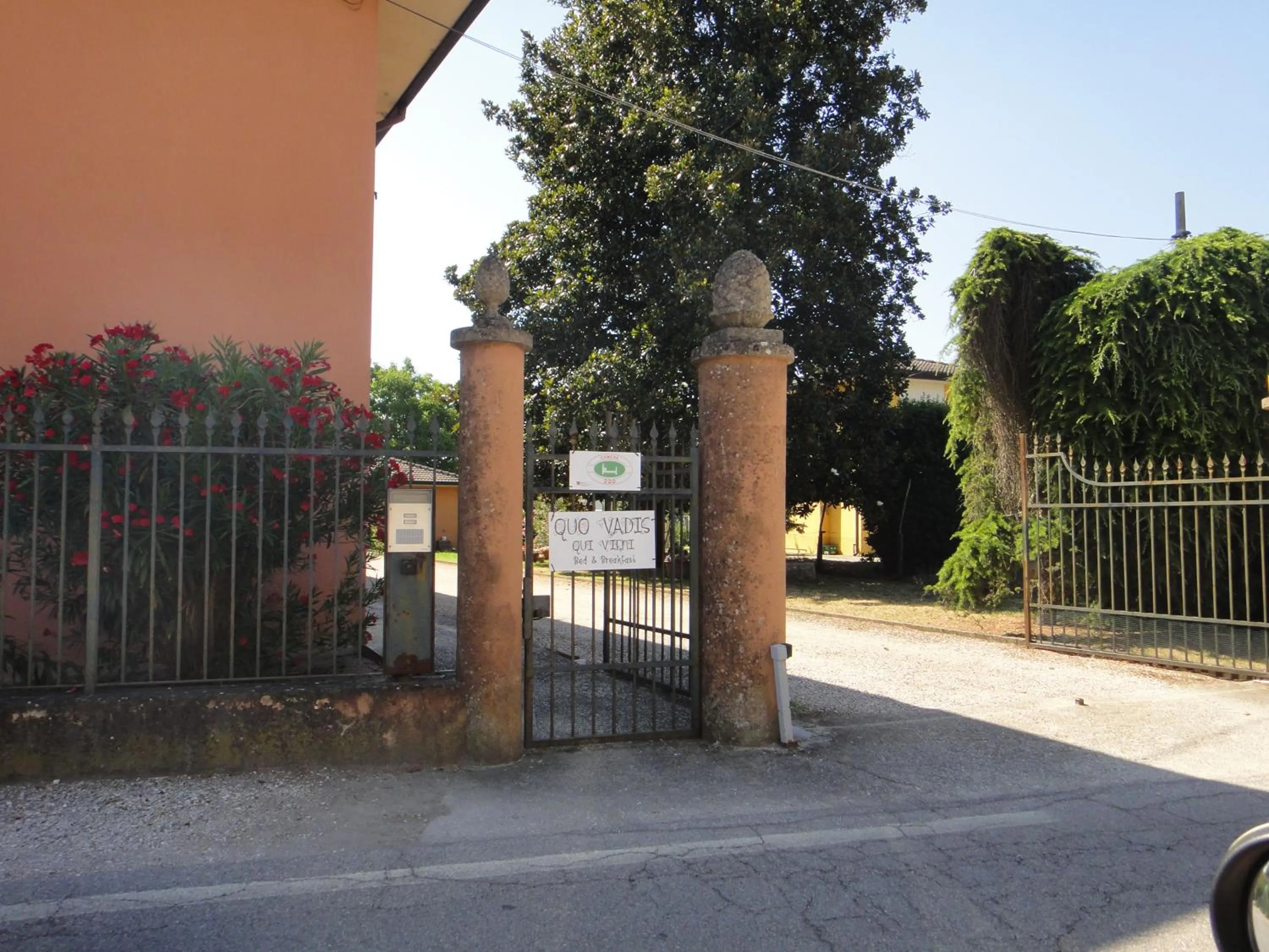 Property logo or sign in Quo Vadis Qui Vieni