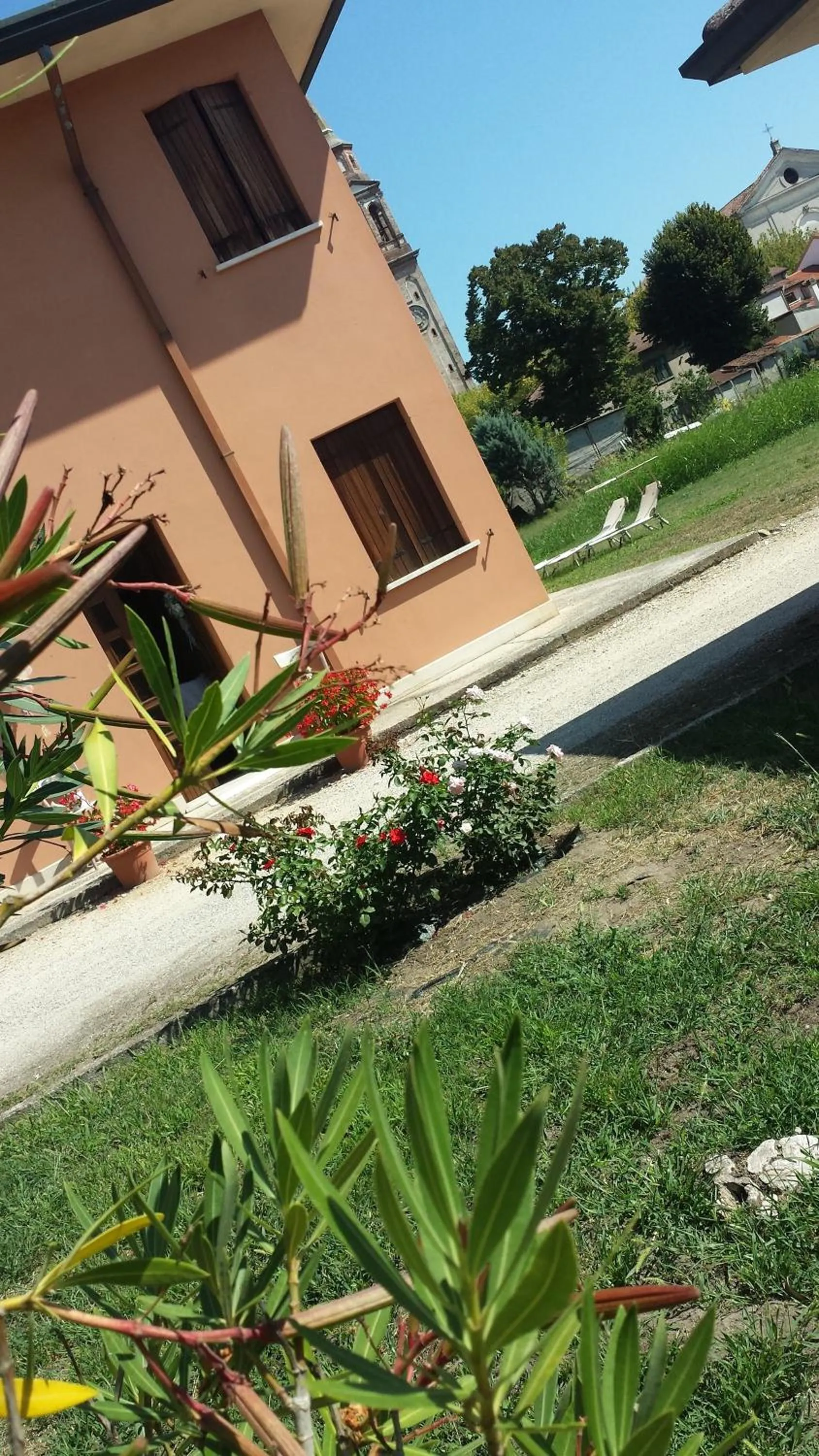 Facade/entrance in Quo Vadis Qui Vieni