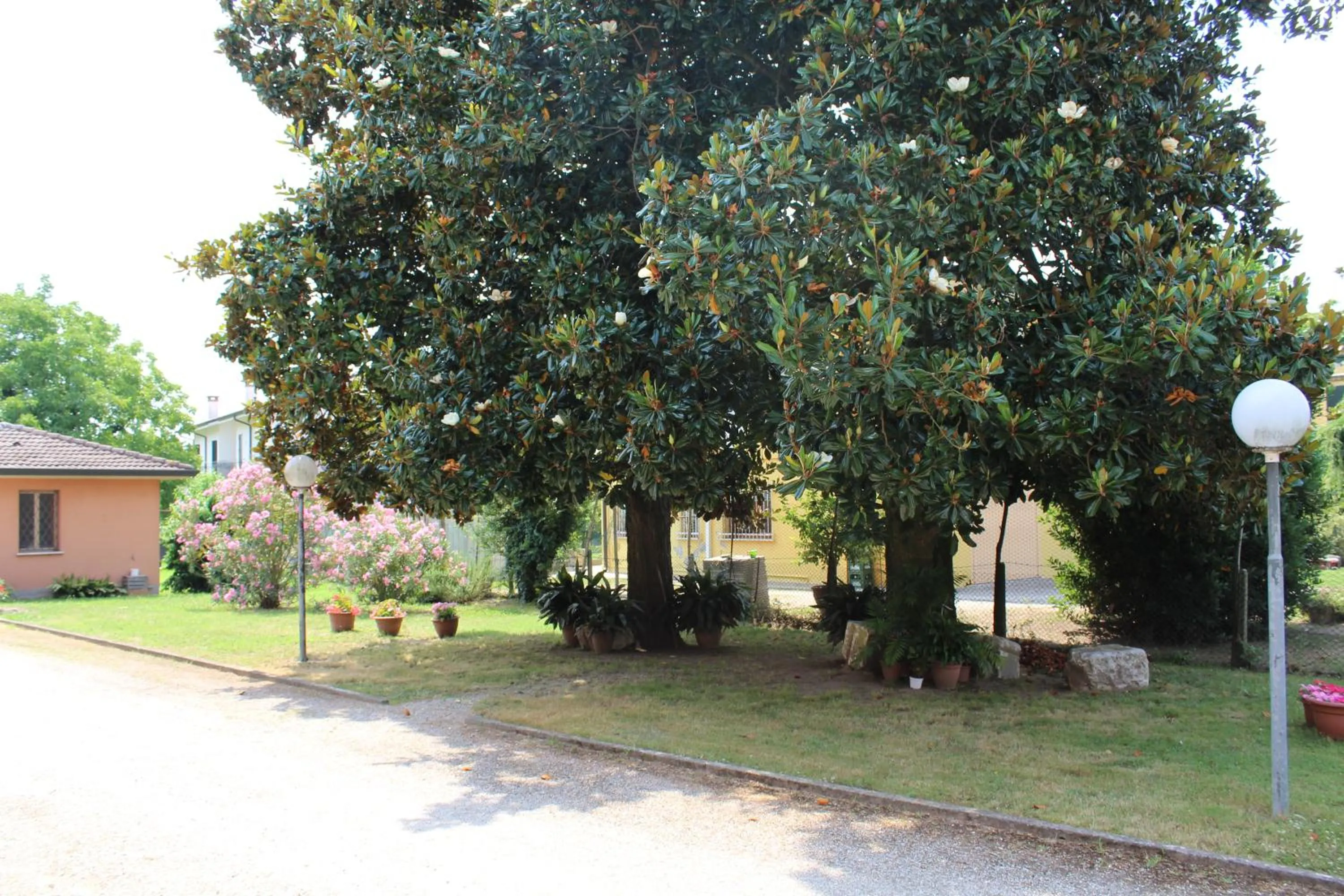 Garden view in Quo Vadis Qui Vieni