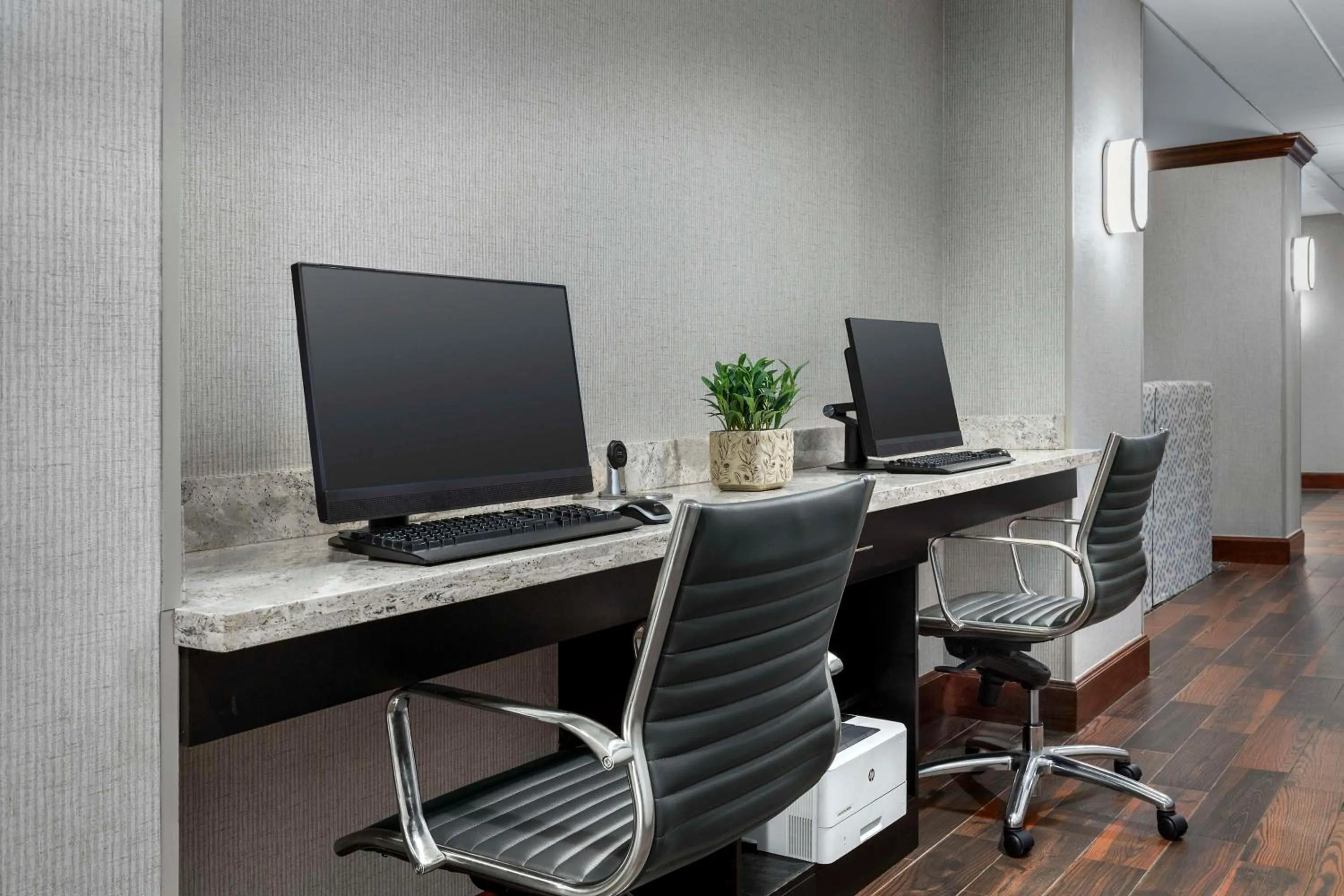 Business facilities in Hampton Inn & Suites at Lake Mary Colonial Townpark