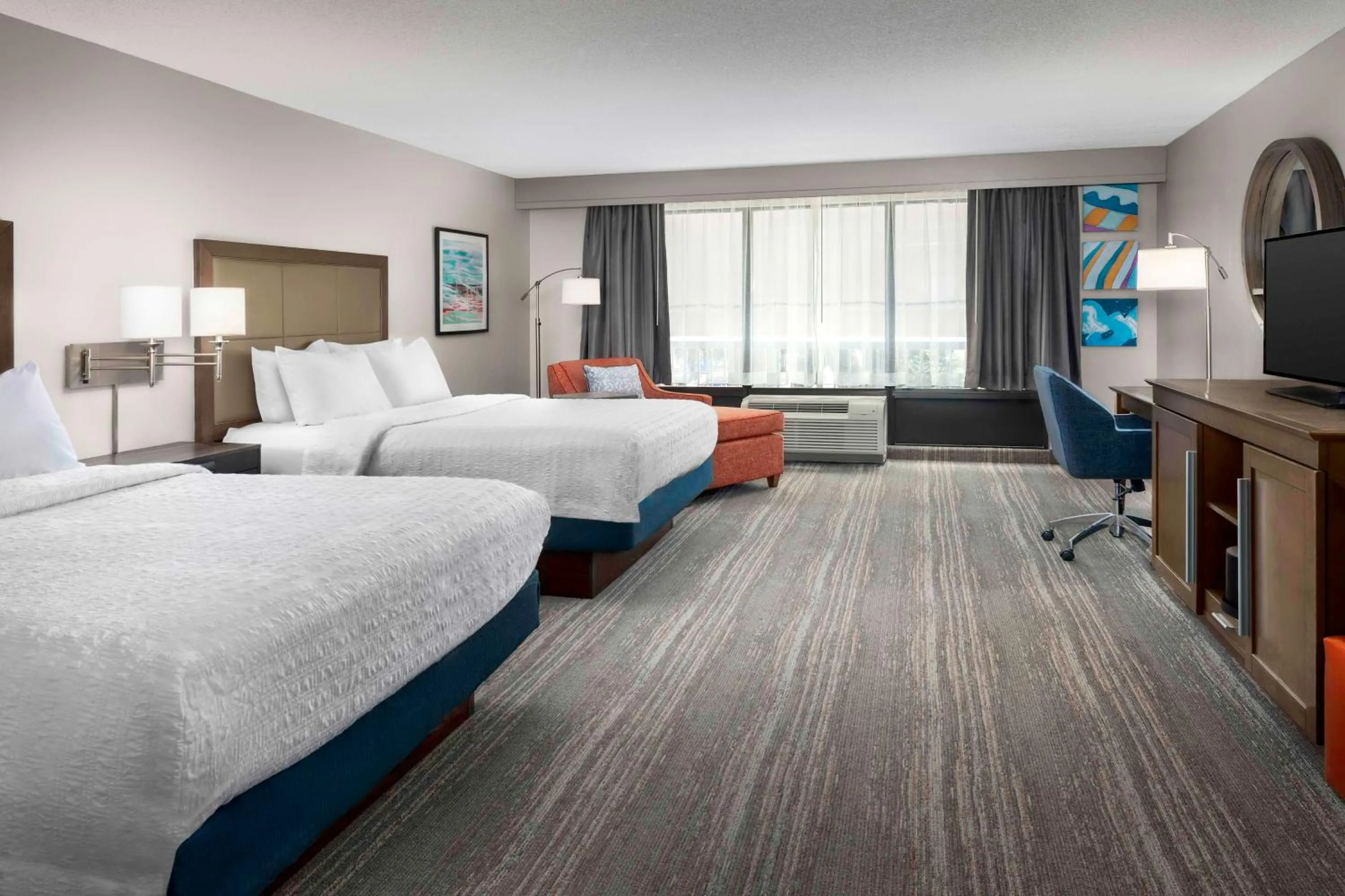 Bed in Hampton Inn & Suites at Lake Mary Colonial Townpark