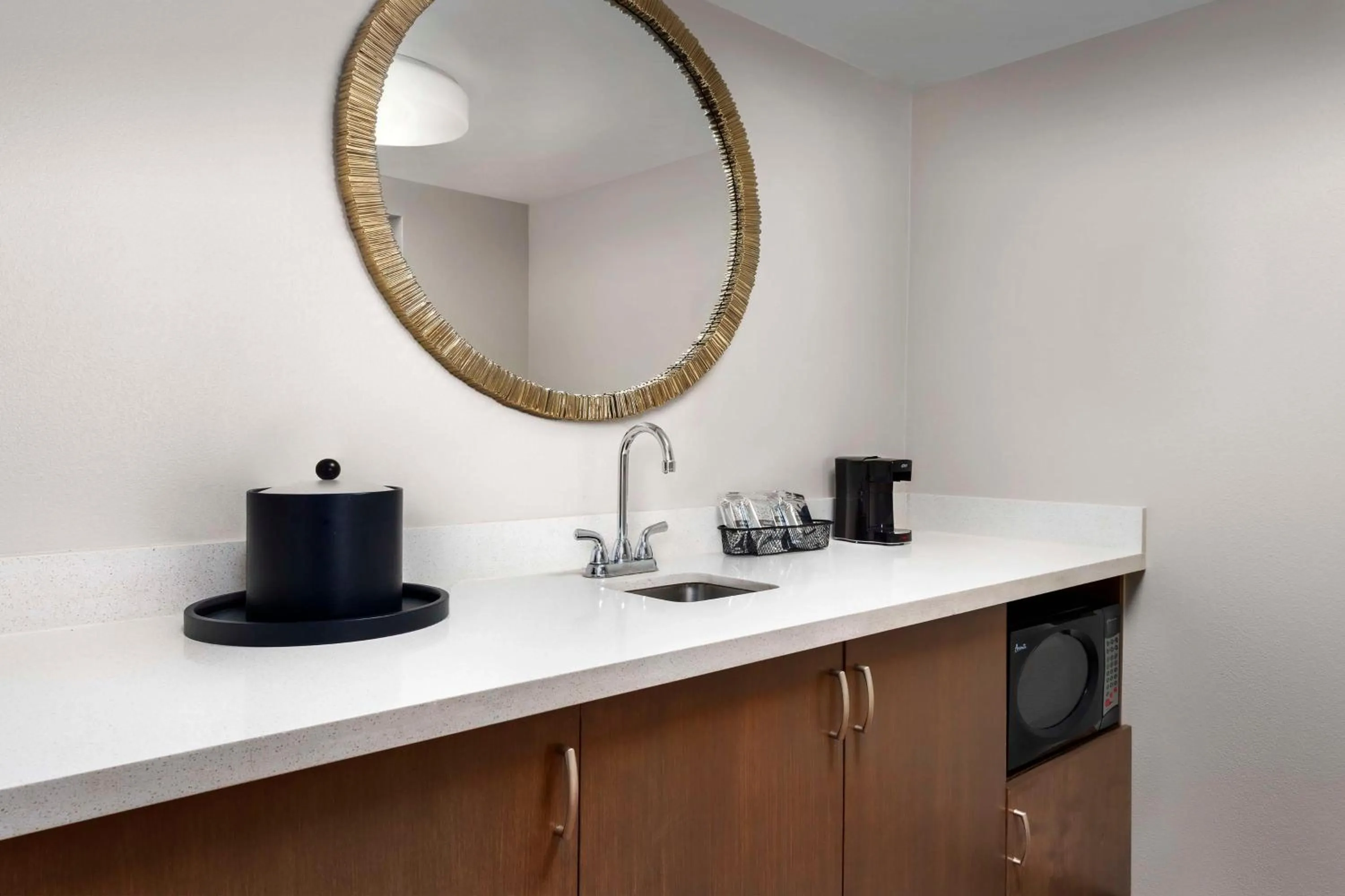 Photo of the whole room in Hampton Inn & Suites at Lake Mary Colonial Townpark