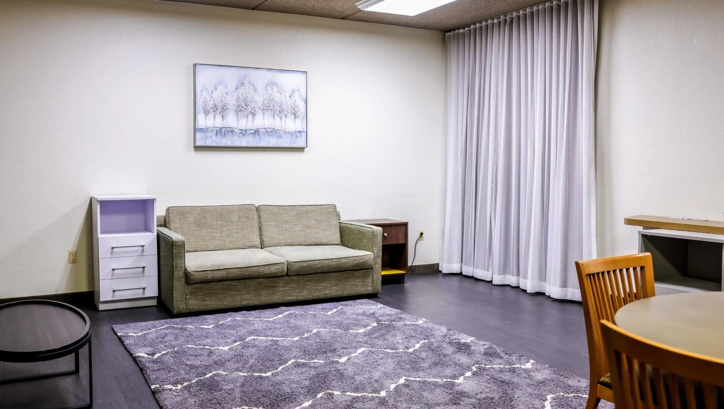 Bedroom in Wyndham Flint MI Grand Blanc Bishop Airport Conference Ct