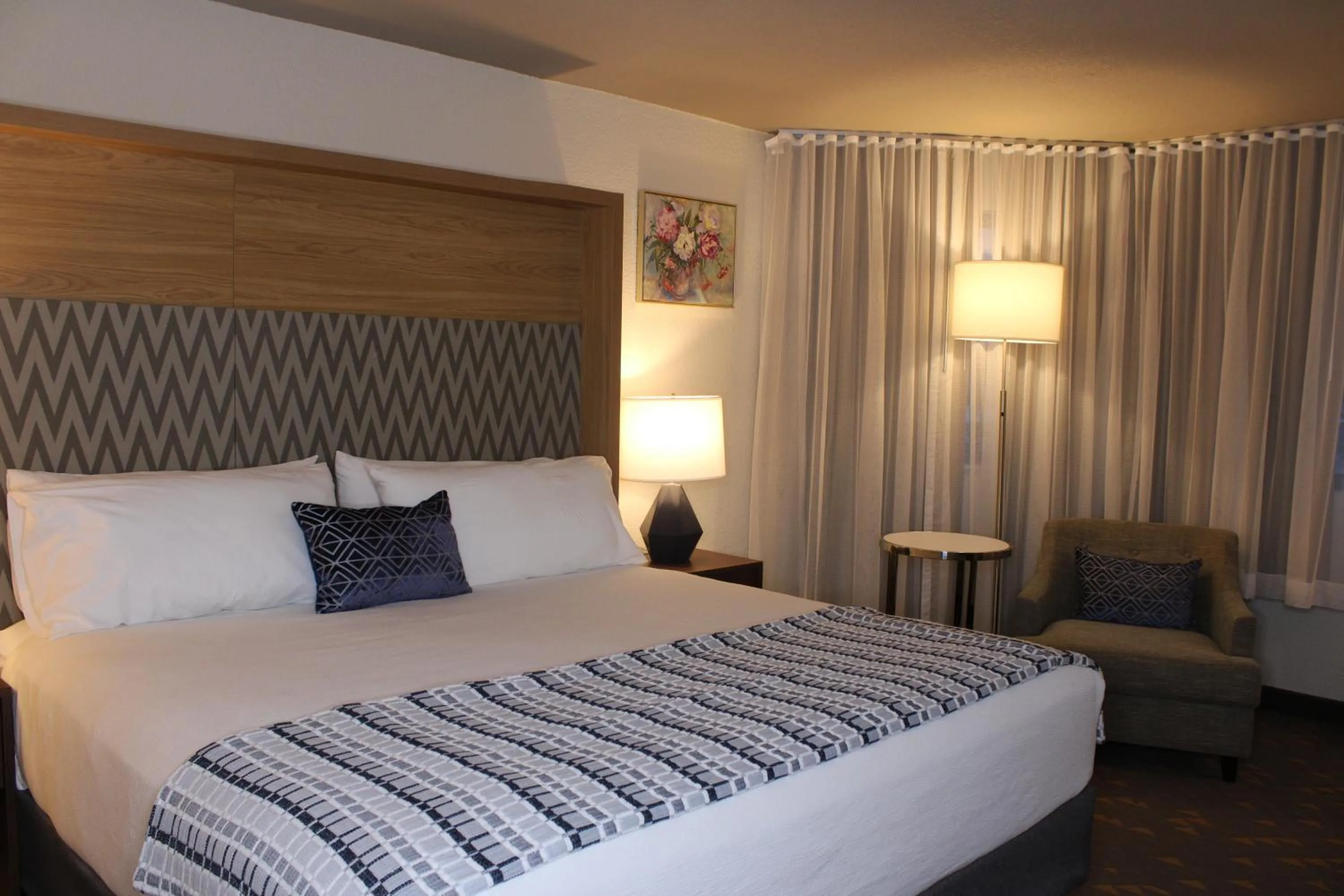 Bed in Wyndham Flint MI Grand Blanc Bishop Airport Conference Ct