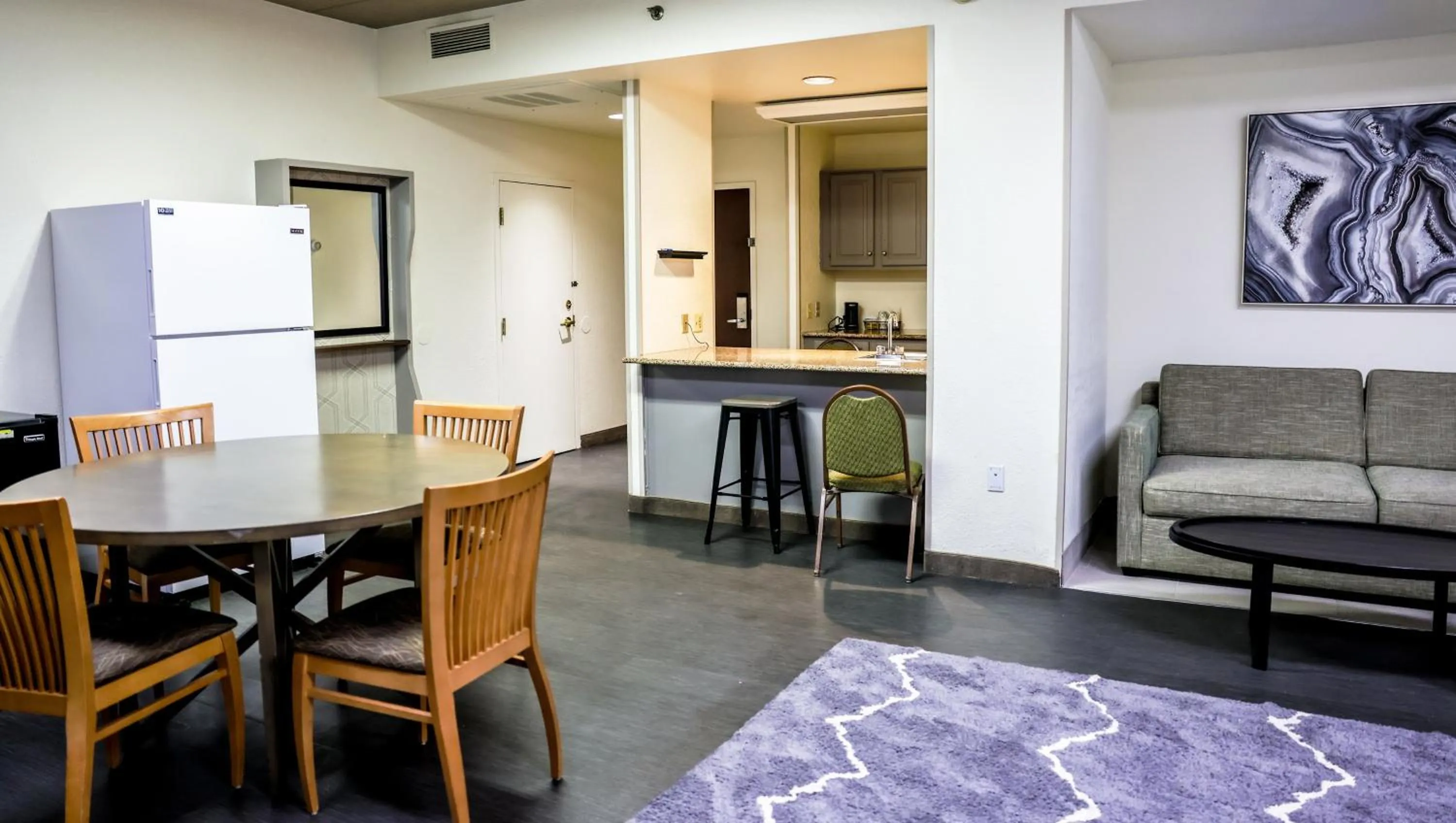 Bedroom in Wyndham Flint MI Grand Blanc Bishop Airport Conference Ct