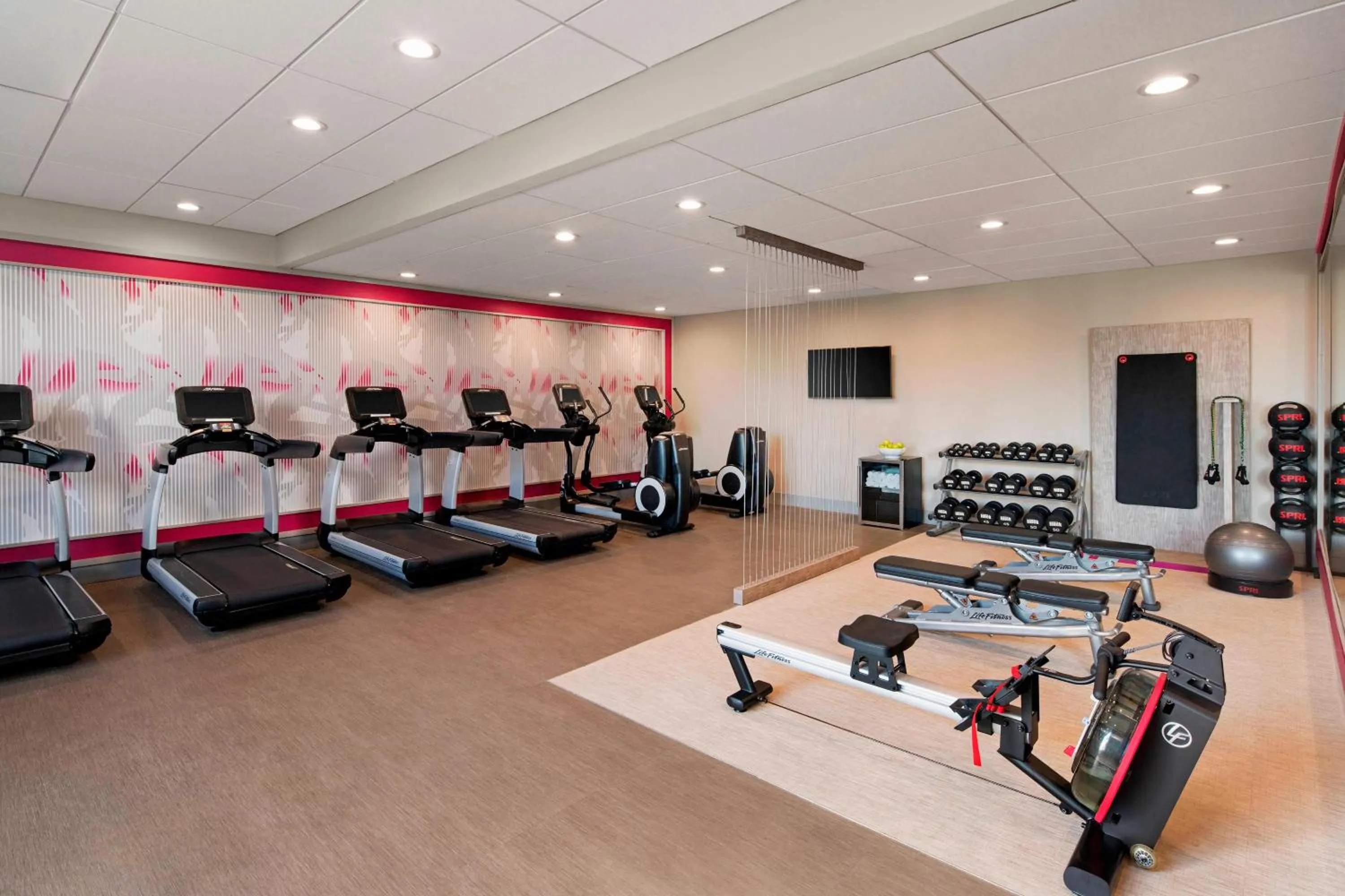 Fitness centre/facilities in Delta Hotels by Marriott Richmond Downtown