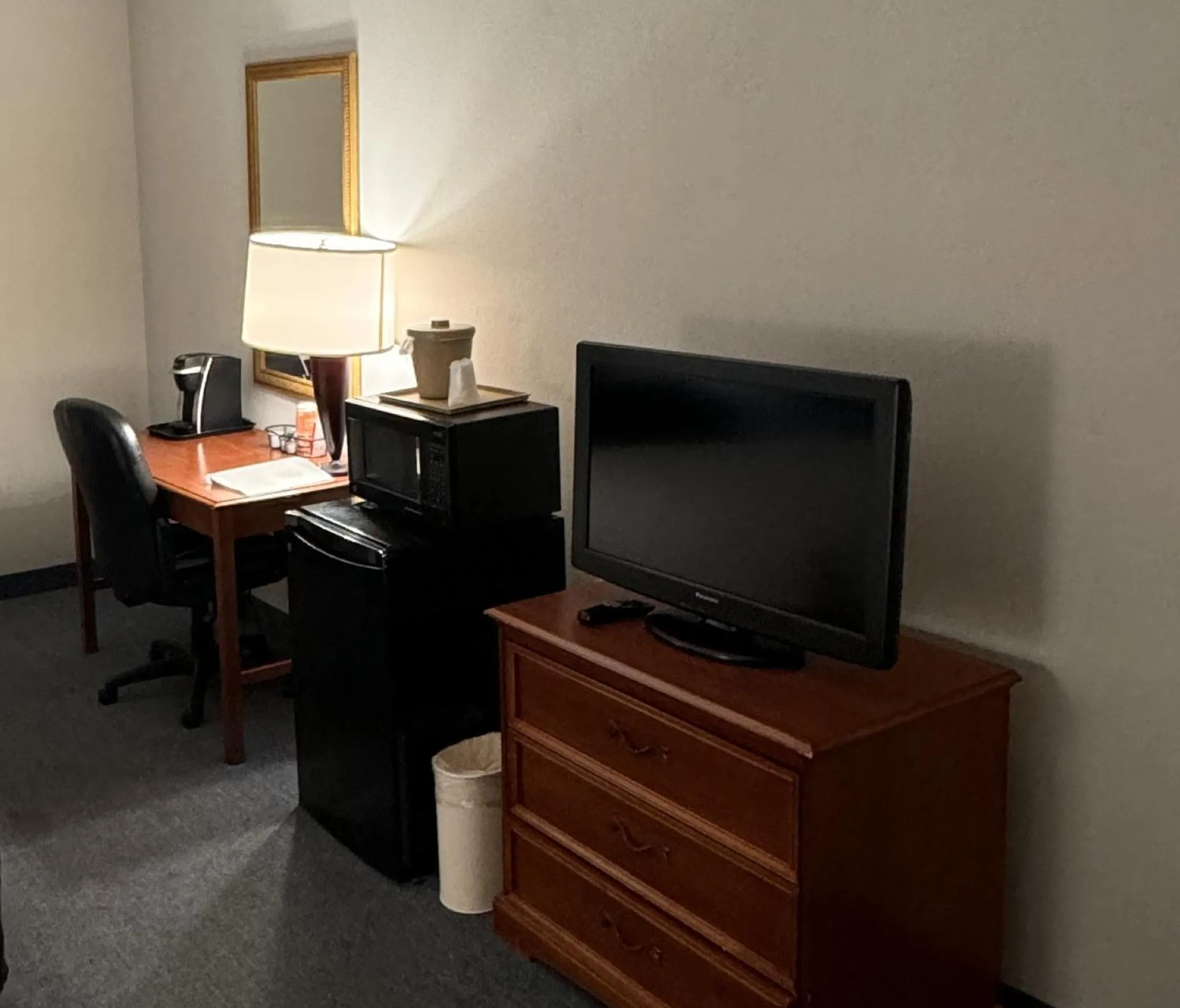 TV and multimedia in Clarion Inn Frederick Event Center