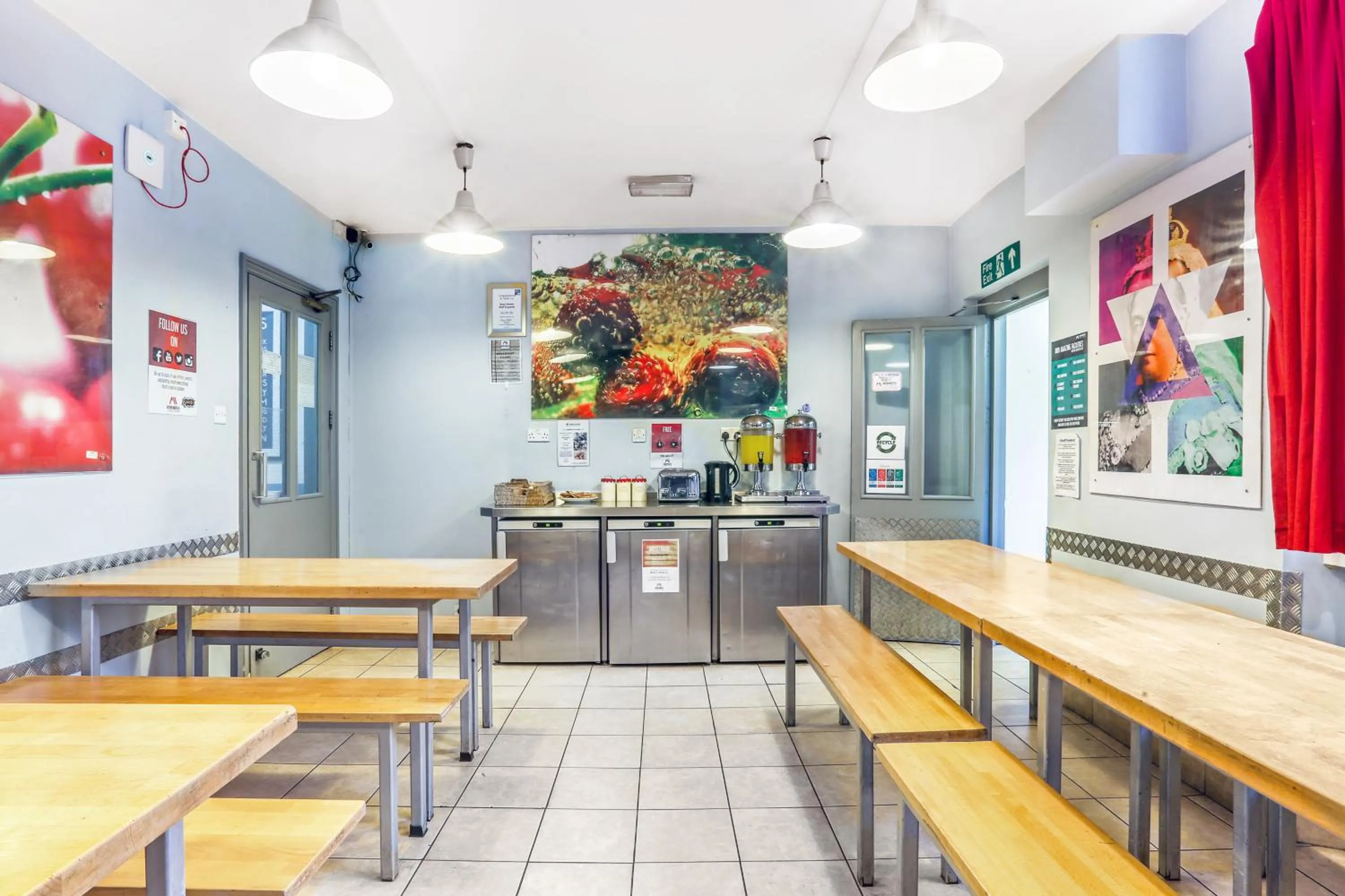 Coffee/tea facilities in Astor Victoria Hostel