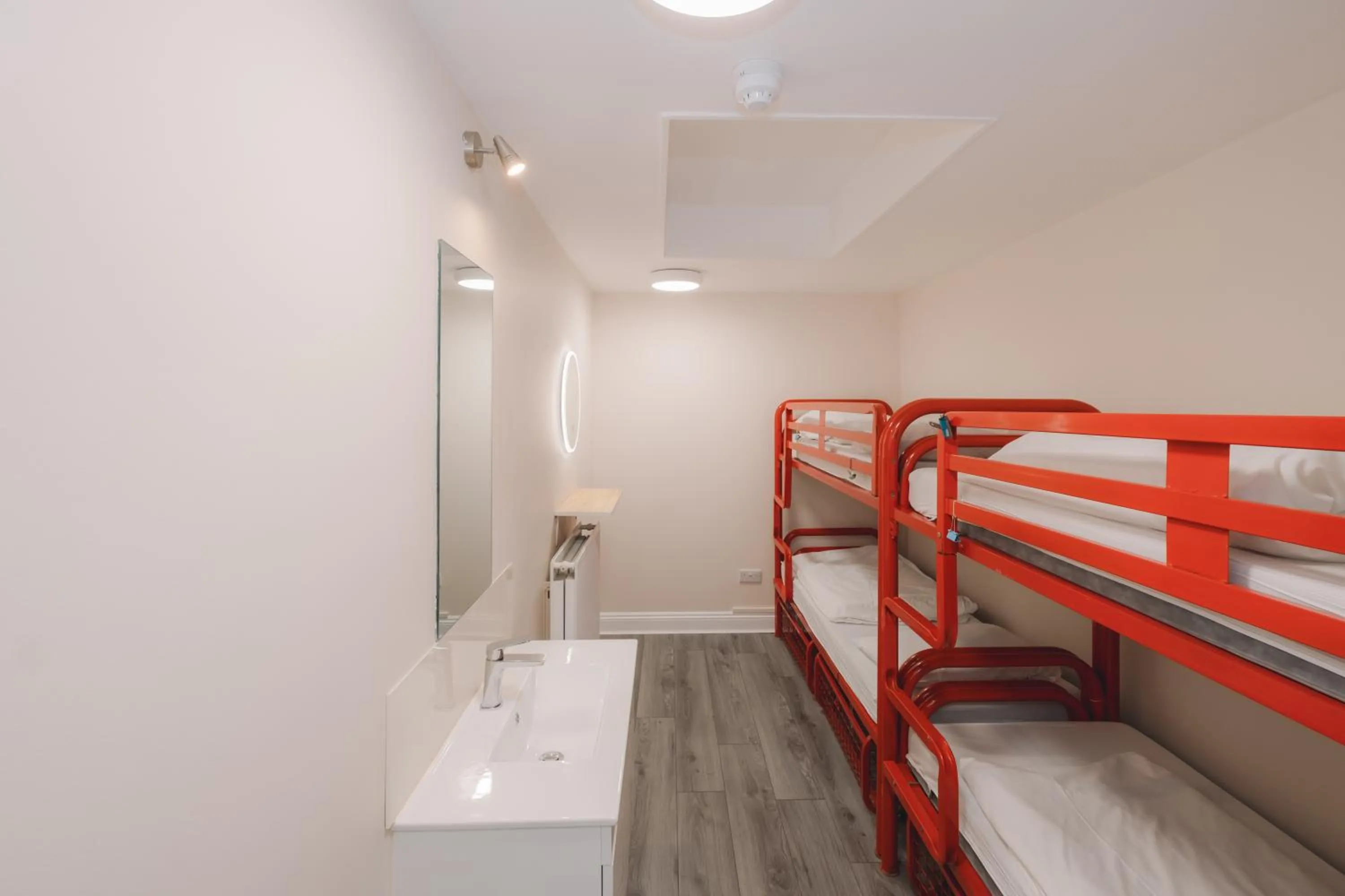 Bedroom, Bed in Astor Victoria Hostel