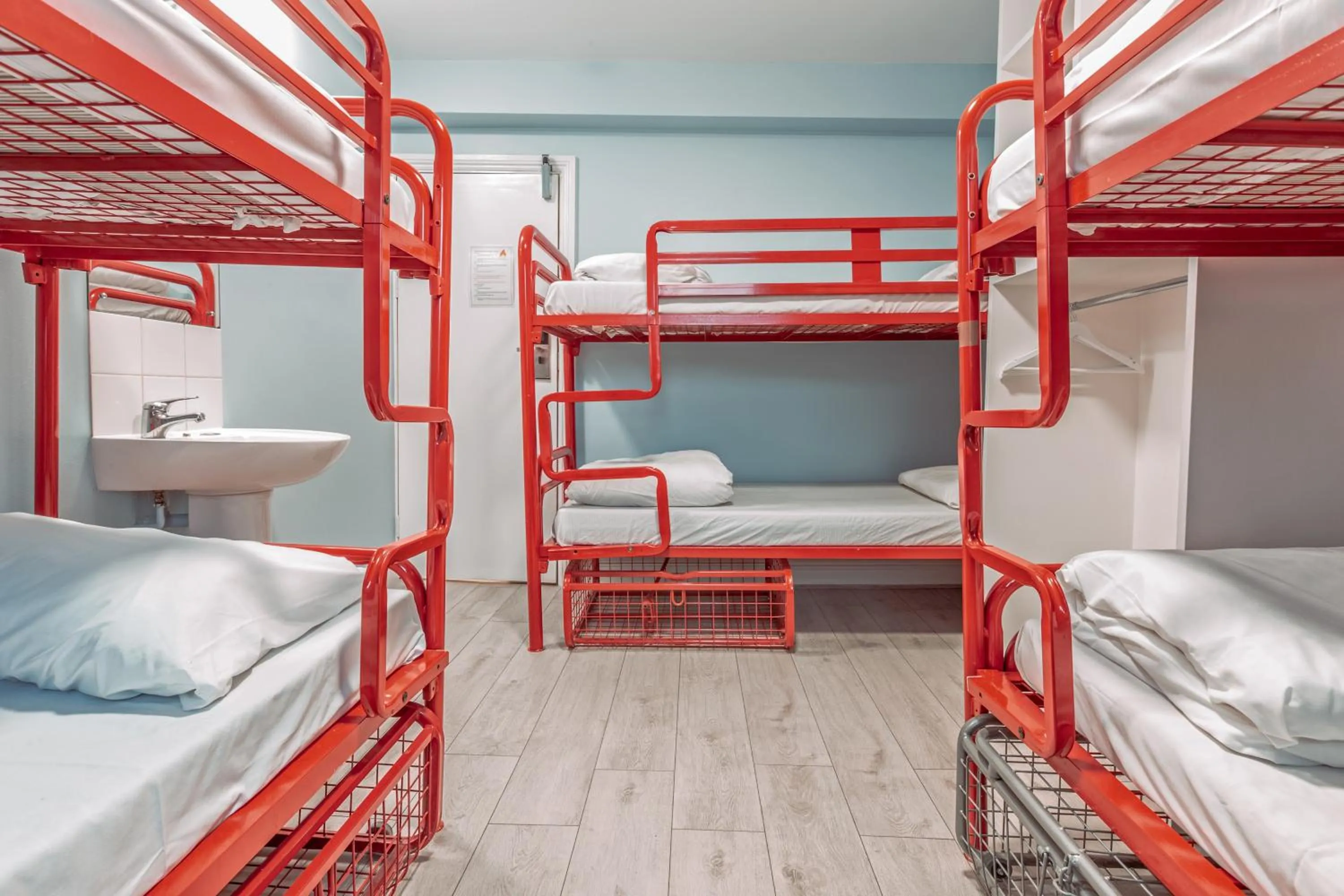 Bedroom, Bed in Astor Victoria Hostel