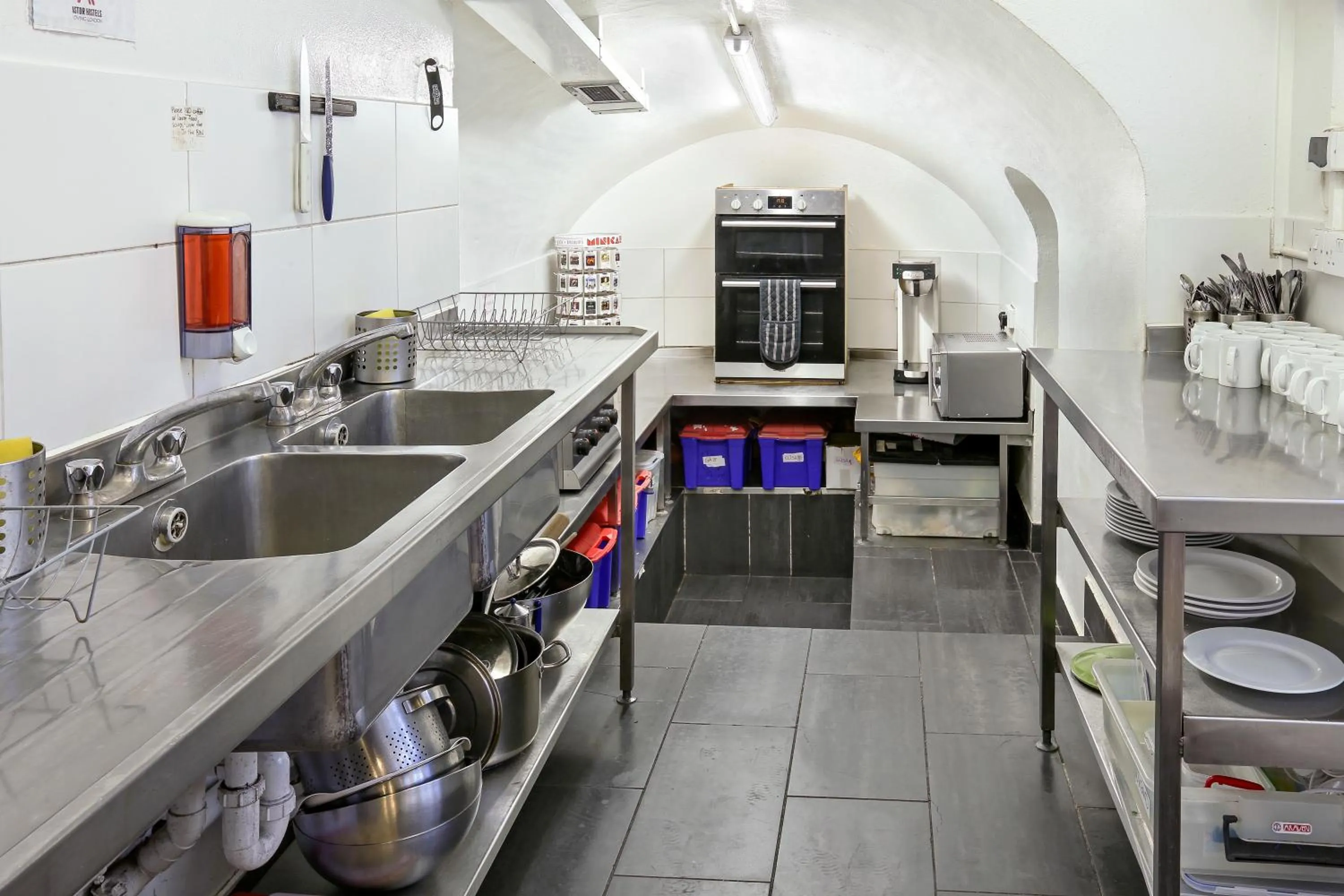 Kitchen or kitchenette in Astor Victoria Hostel